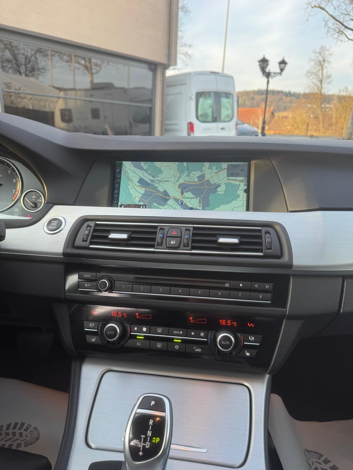 BMW 550i Steptronic-image-13