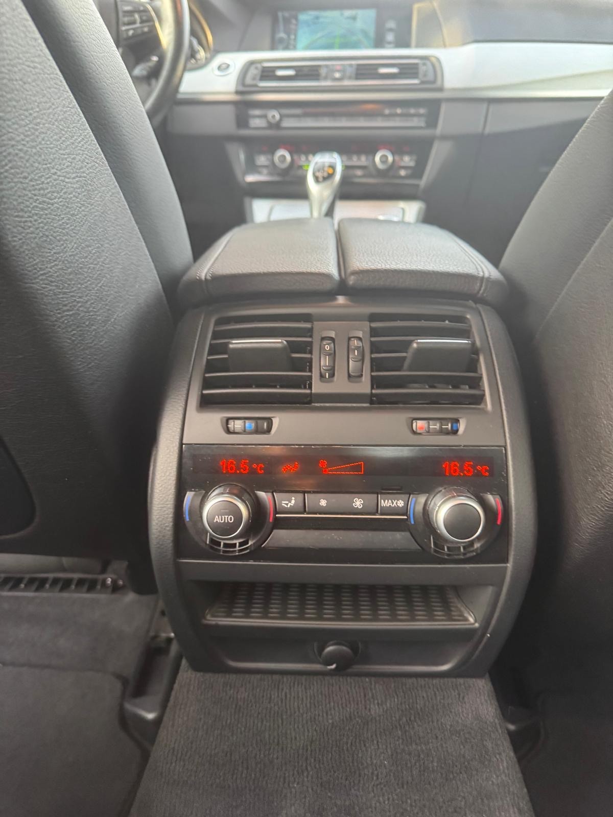 BMW 550i Steptronic-image-16