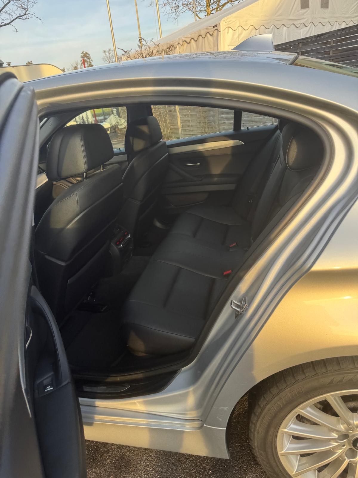 BMW 550i Steptronic-image-10