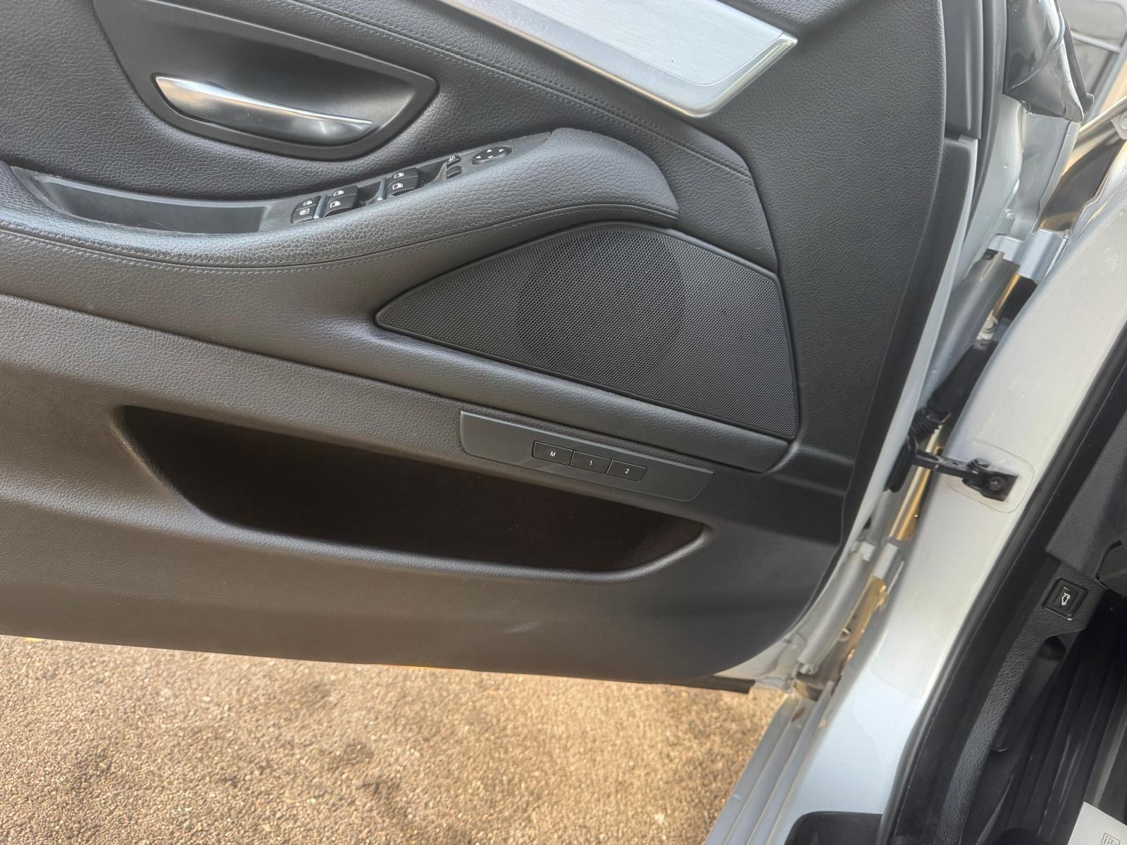 BMW 550i Steptronic-image-17