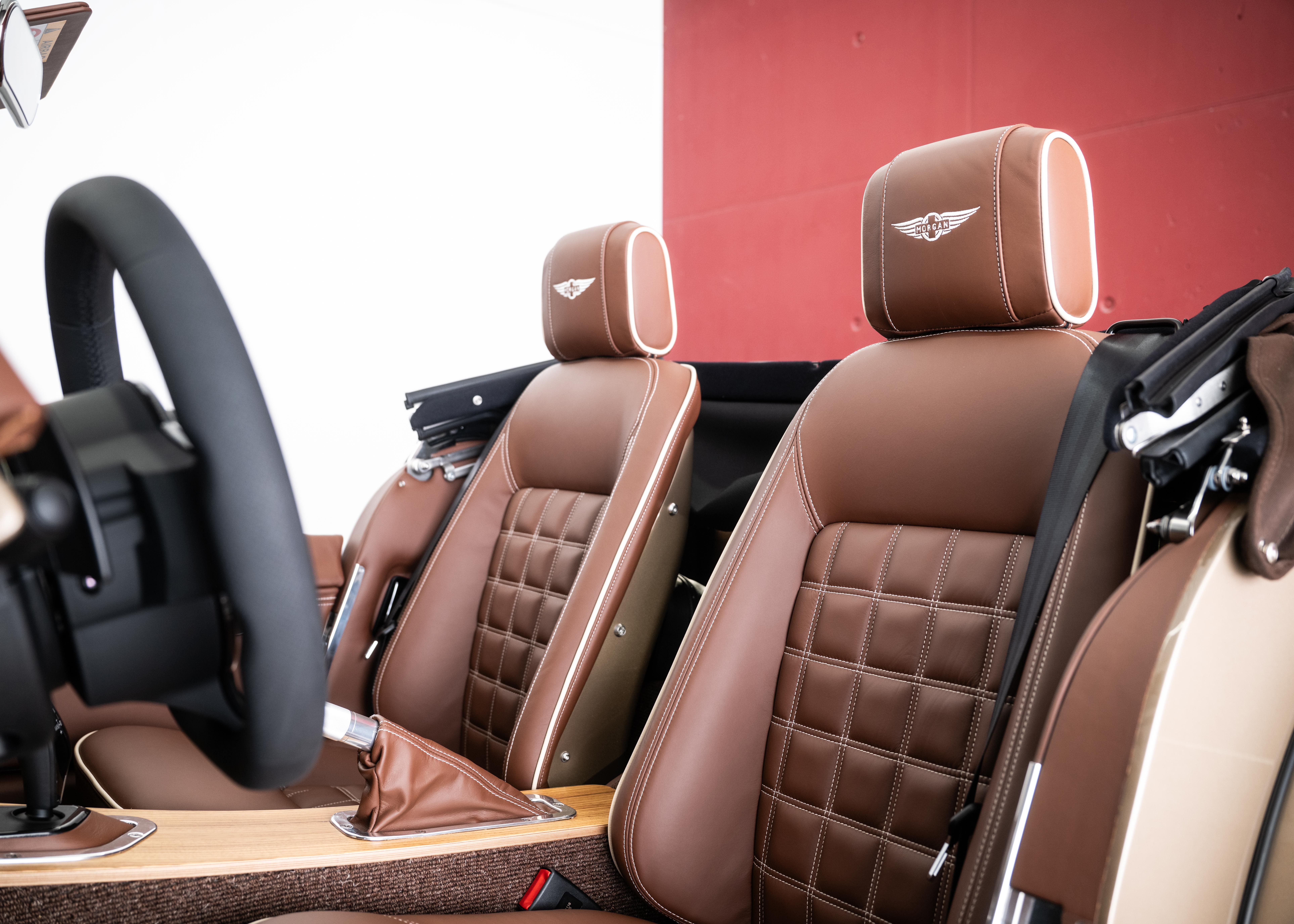 Image MORGAN PLUS-FOUR Plus Four 75th Anniversary (New Swiss car, World Limited Edition 1 of 75, Aston Martin Selenite Bronze metallic paint)