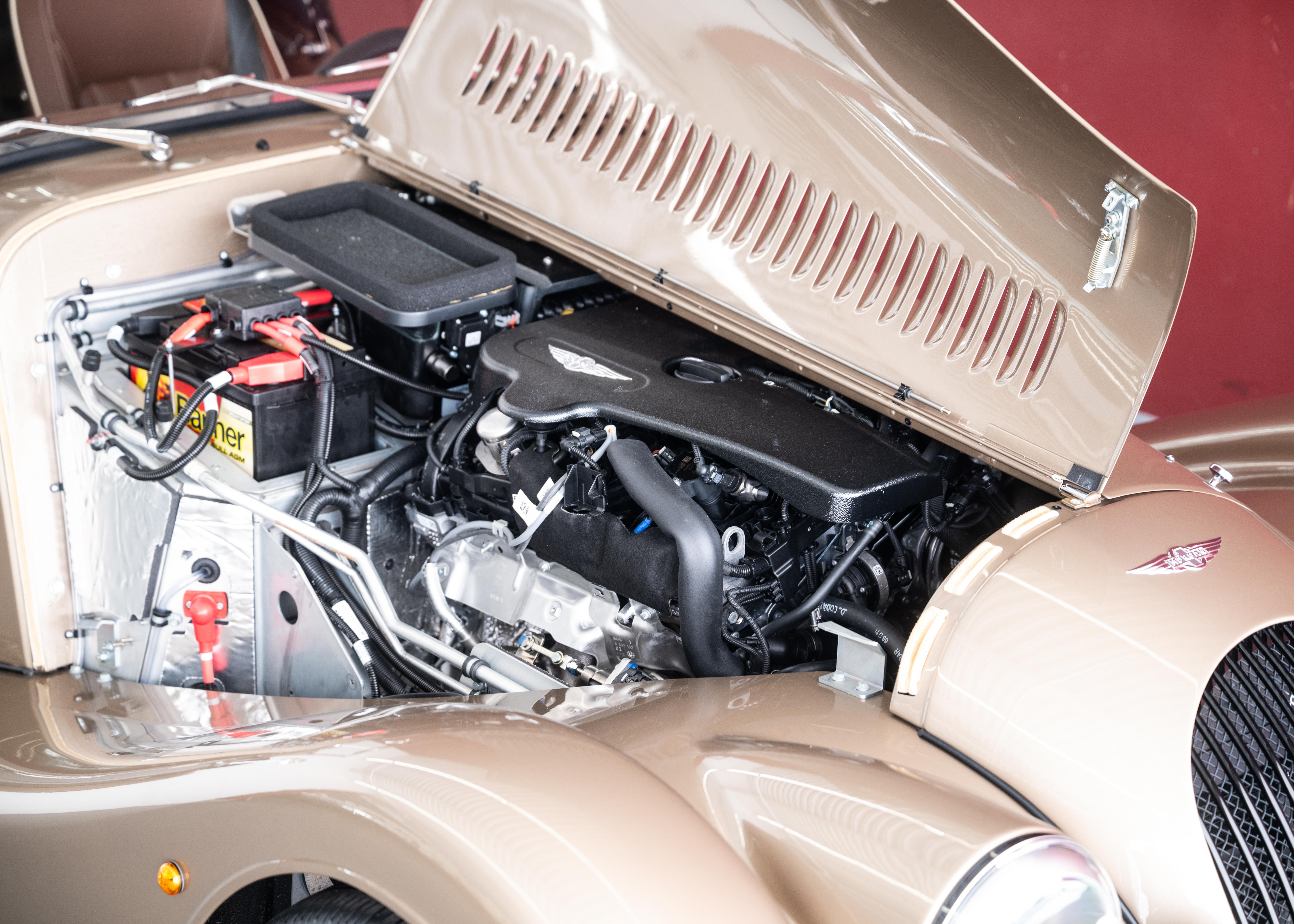 Image MORGAN PLUS-FOUR Plus Four 75th Anniversary (New Swiss car, World Limited Edition 1 of 75, Aston Martin Selenite Bronze metallic paint)