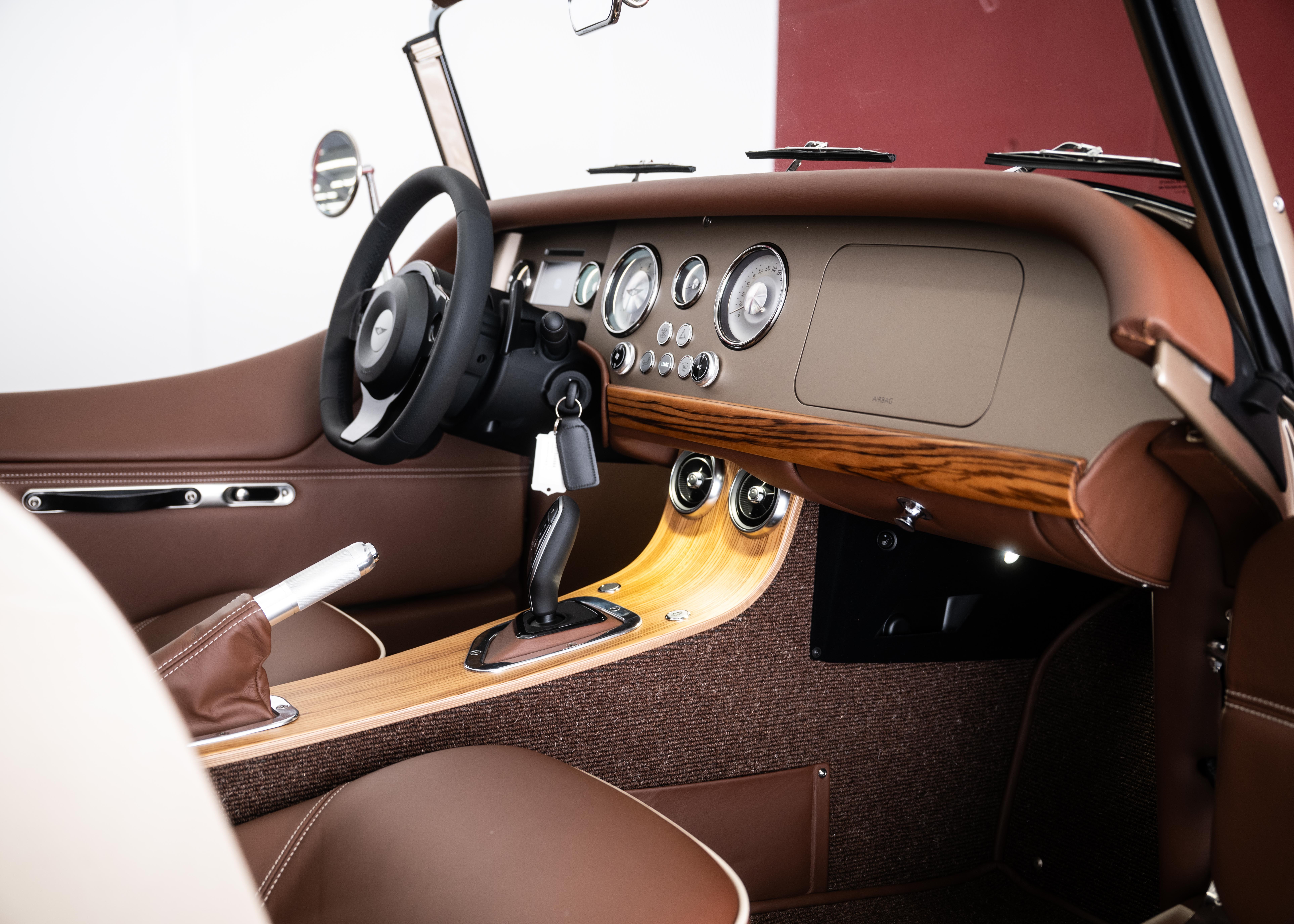 Image MORGAN PLUS-FOUR Plus Four 75th Anniversary (New Swiss car, World Limited Edition 1 of 75, Aston Martin Selenite Bronze metallic paint)