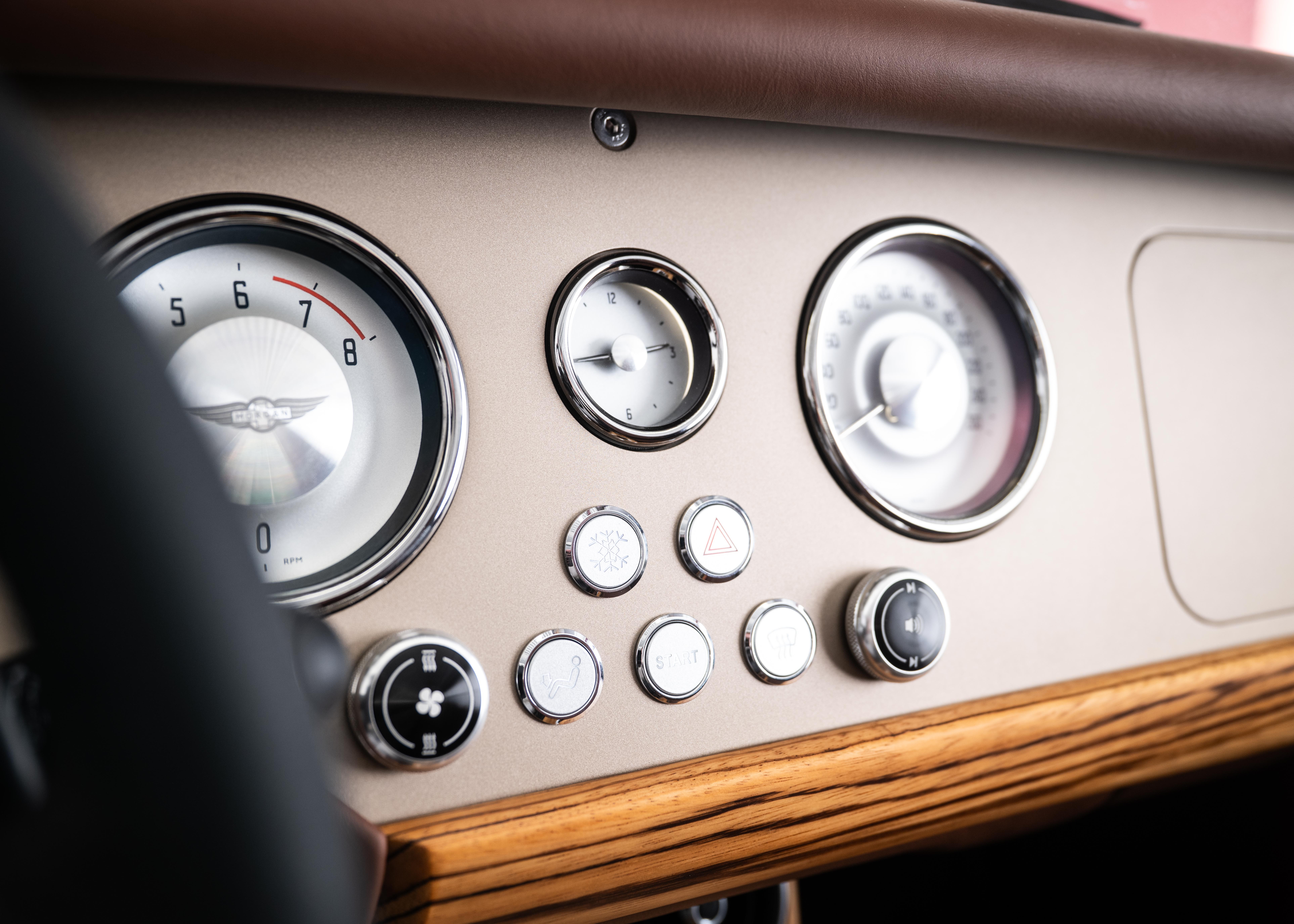 Image MORGAN PLUS-FOUR Plus Four 75th Anniversary (New Swiss car, World Limited Edition 1 of 75, Aston Martin Selenite Bronze metallic paint)