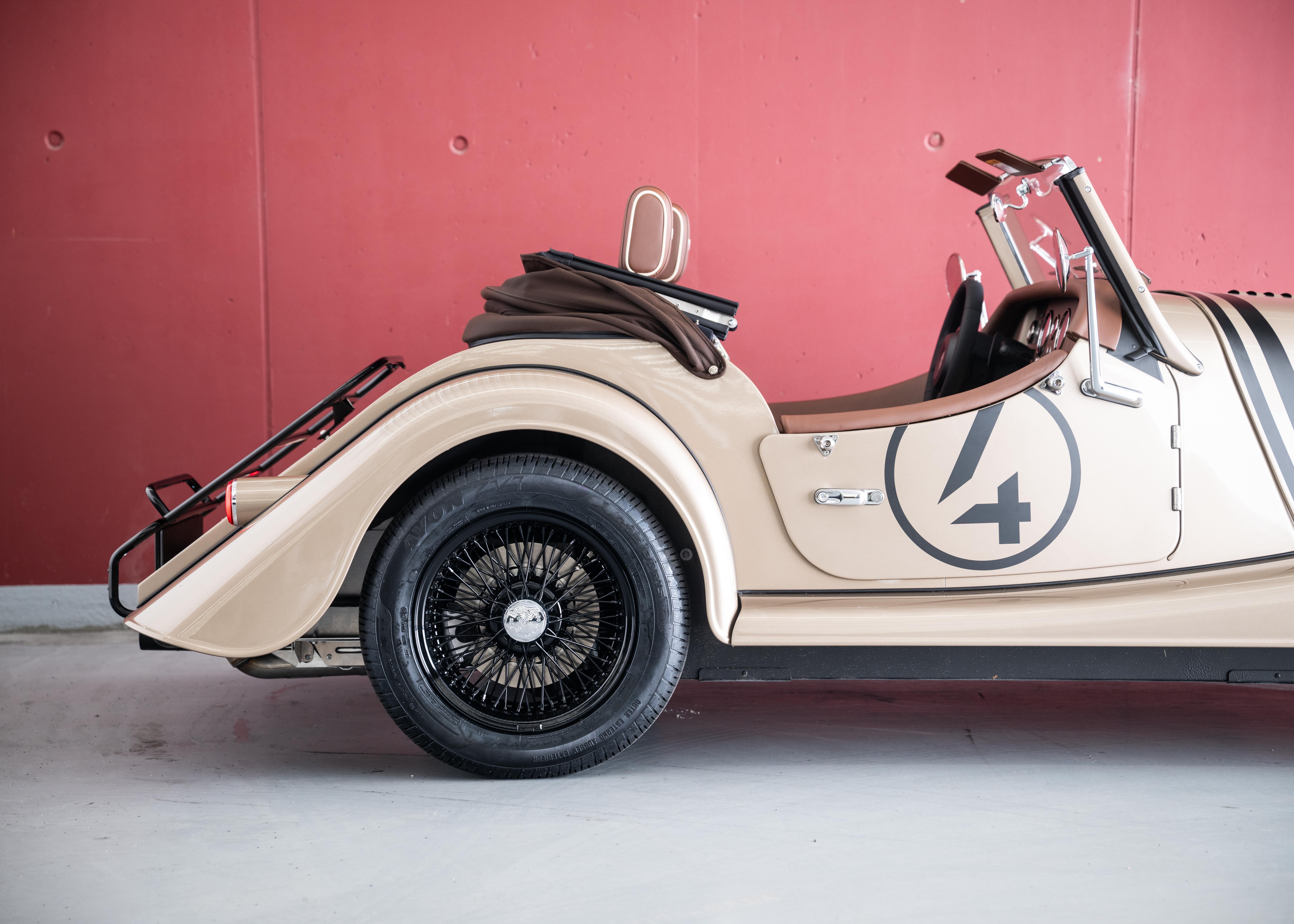 Image MORGAN PLUS-FOUR Plus Four 75th Anniversary (New Swiss car, World Limited Edition 1 of 75, Aston Martin Selenite Bronze metallic paint)