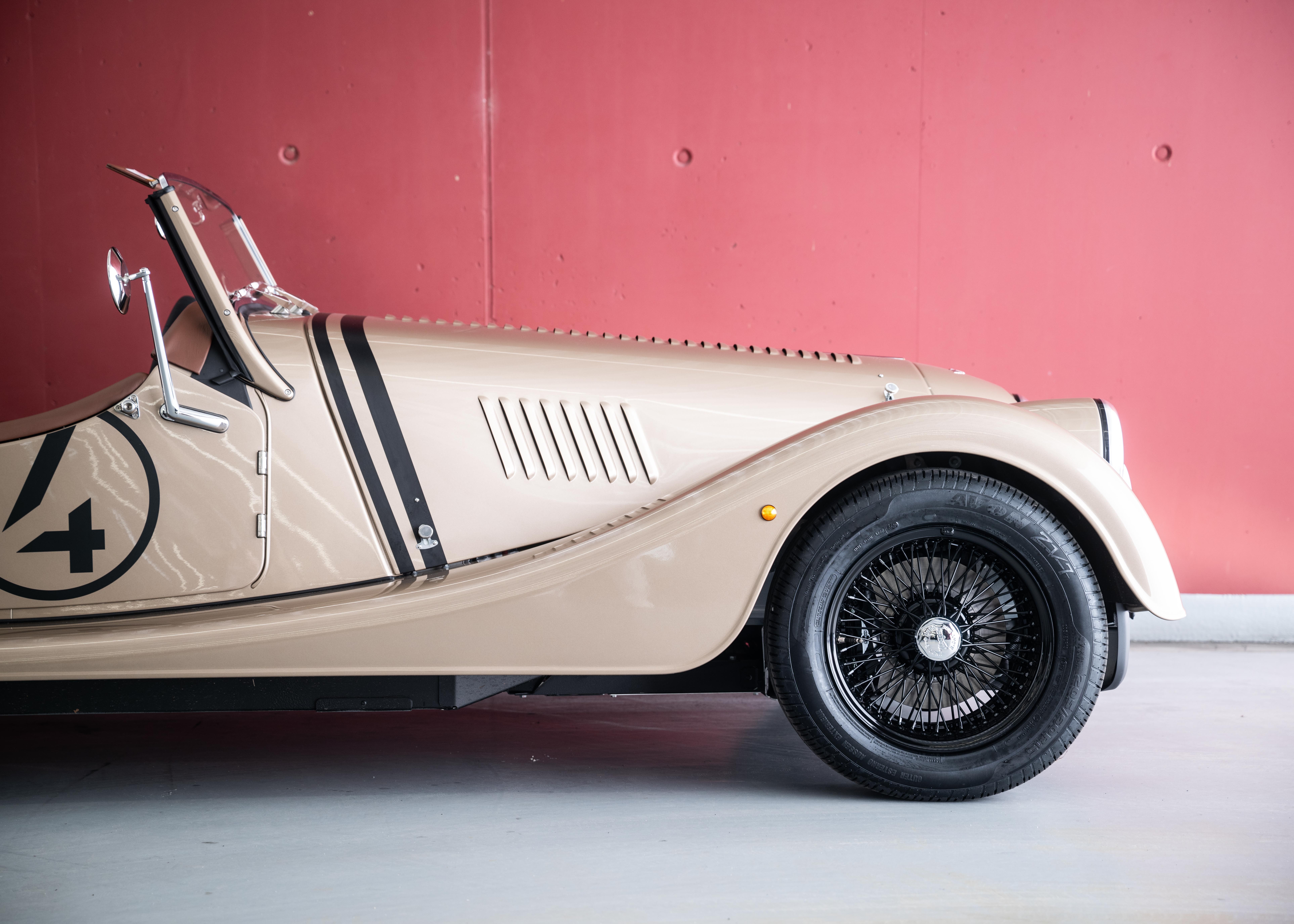 Image MORGAN PLUS-FOUR Plus Four 75th Anniversary (New Swiss car, World Limited Edition 1 of 75, Aston Martin Selenite Bronze metallic paint)