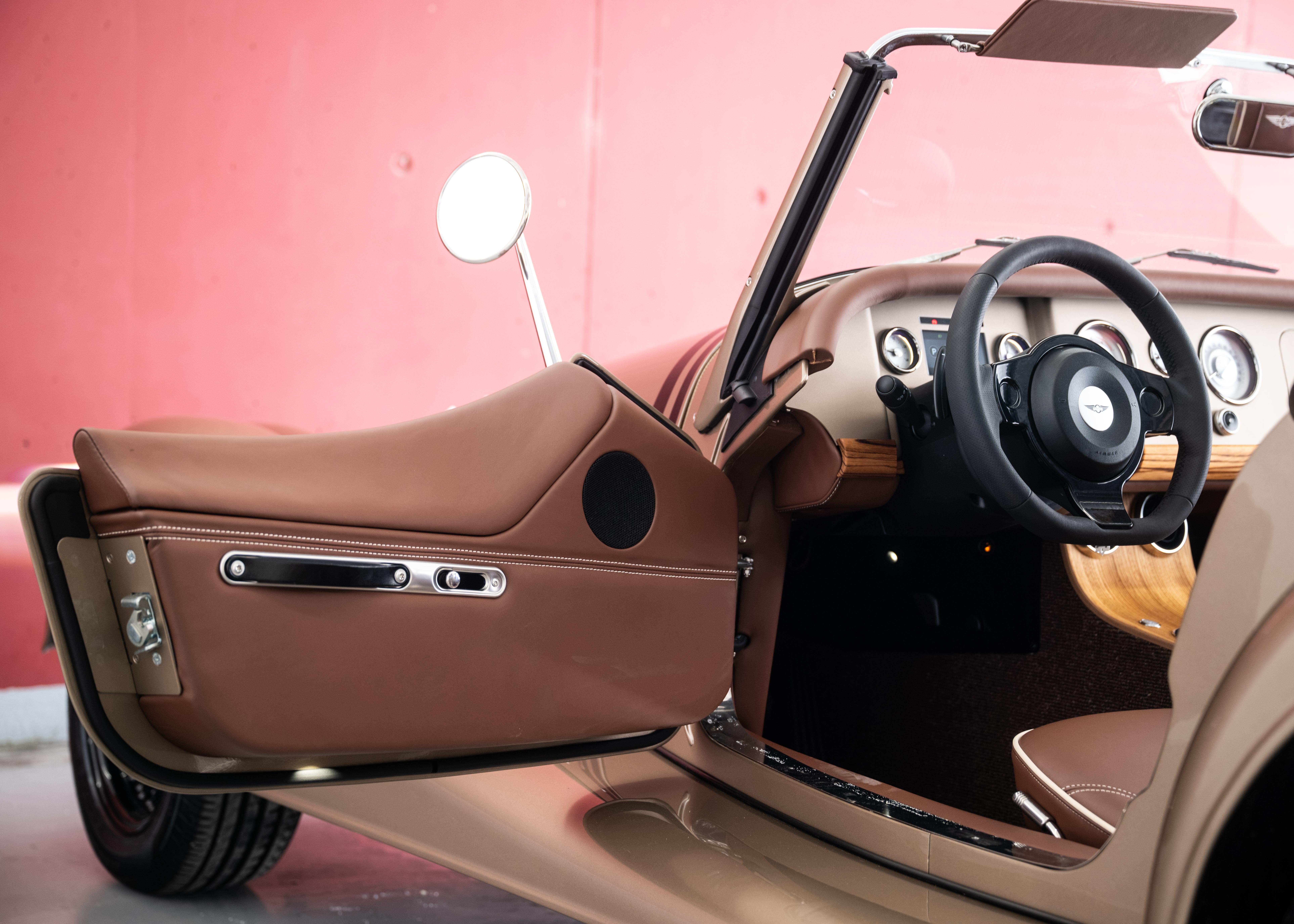 Image MORGAN PLUS-FOUR Plus Four 75th Anniversary (New Swiss car, World Limited Edition 1 of 75, Aston Martin Selenite Bronze metallic paint)