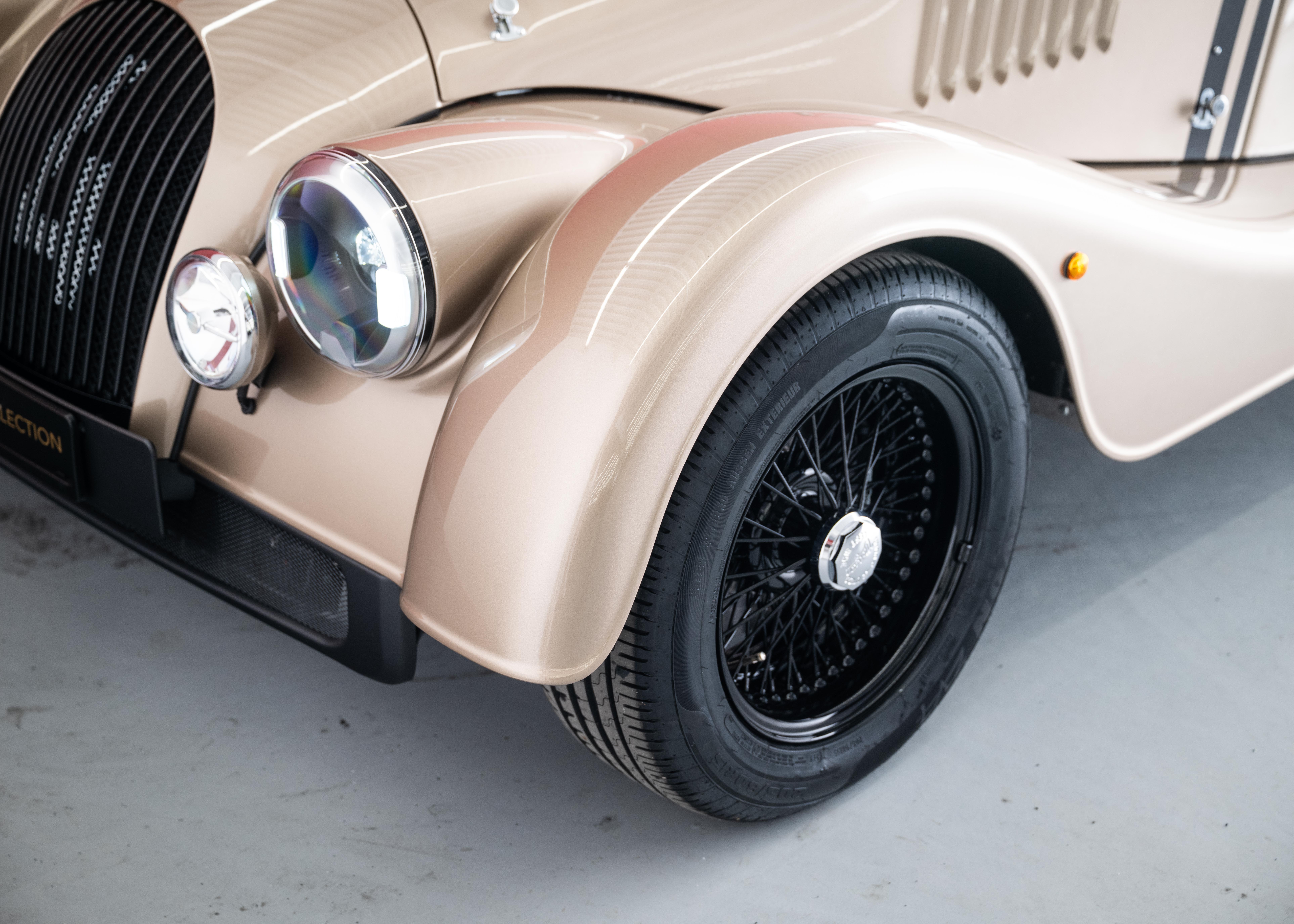 Image MORGAN PLUS-FOUR Plus Four 75th Anniversary (New Swiss car, World Limited Edition 1 of 75, Aston Martin Selenite Bronze metallic paint)