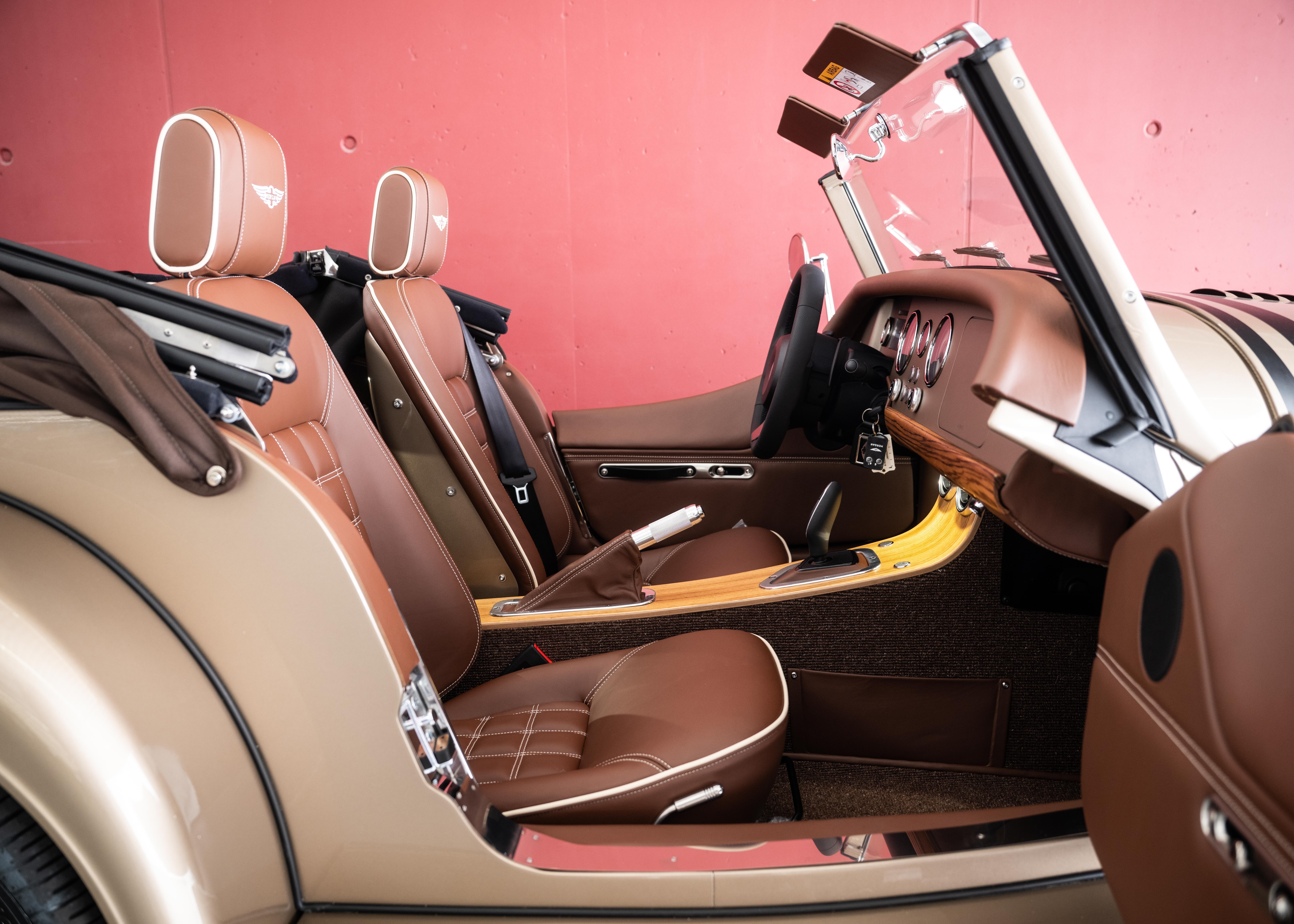 Image MORGAN PLUS-FOUR Plus Four 75th Anniversary (New Swiss car, World Limited Edition 1 of 75, Aston Martin Selenite Bronze metallic paint)