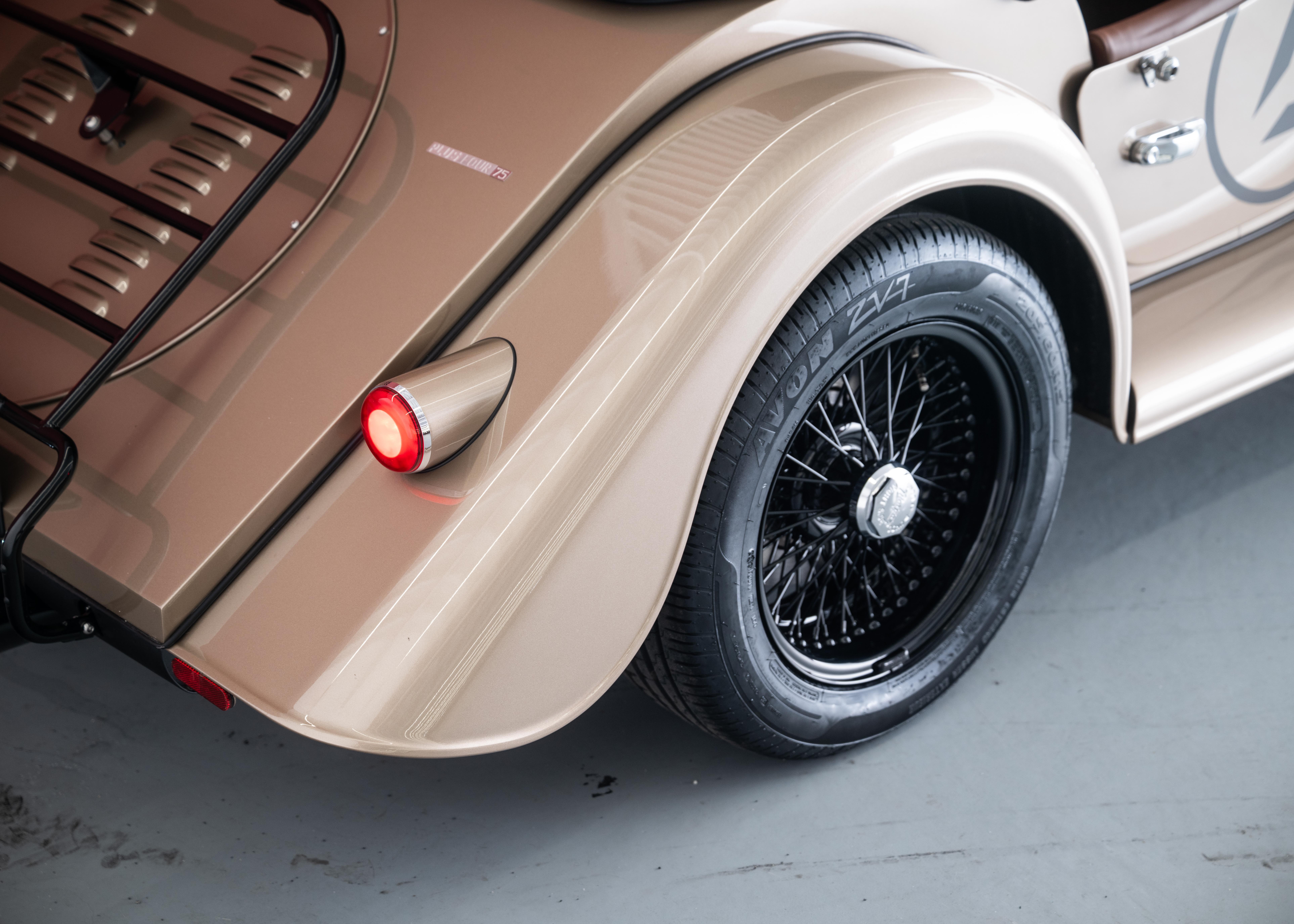 Image MORGAN PLUS-FOUR Plus Four 75th Anniversary (New Swiss car, World Limited Edition 1 of 75, Aston Martin Selenite Bronze metallic paint)