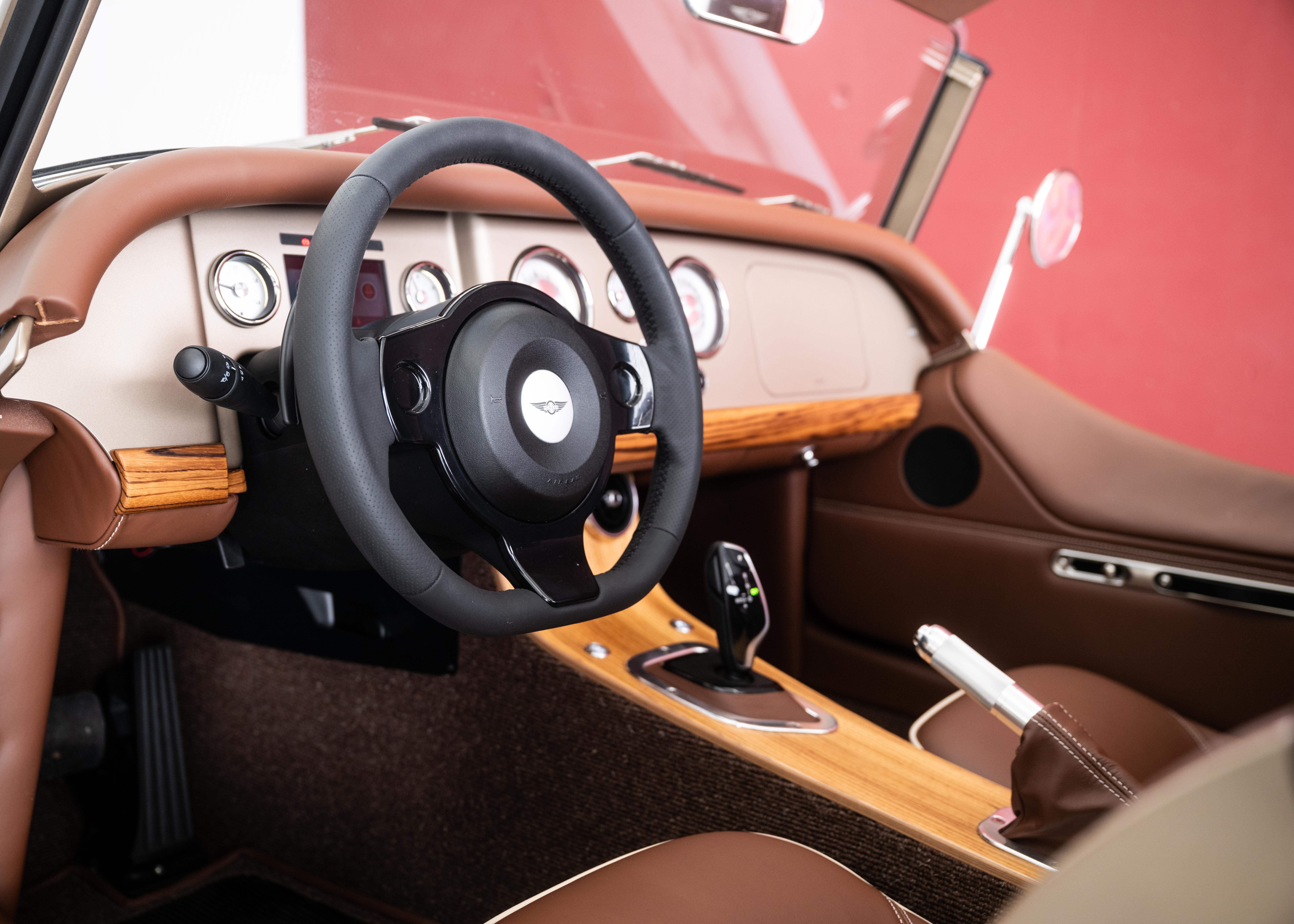 Image MORGAN PLUS-FOUR Plus Four 75th Anniversary (New Swiss car, World Limited Edition 1 of 75, Aston Martin Selenite Bronze metallic paint)