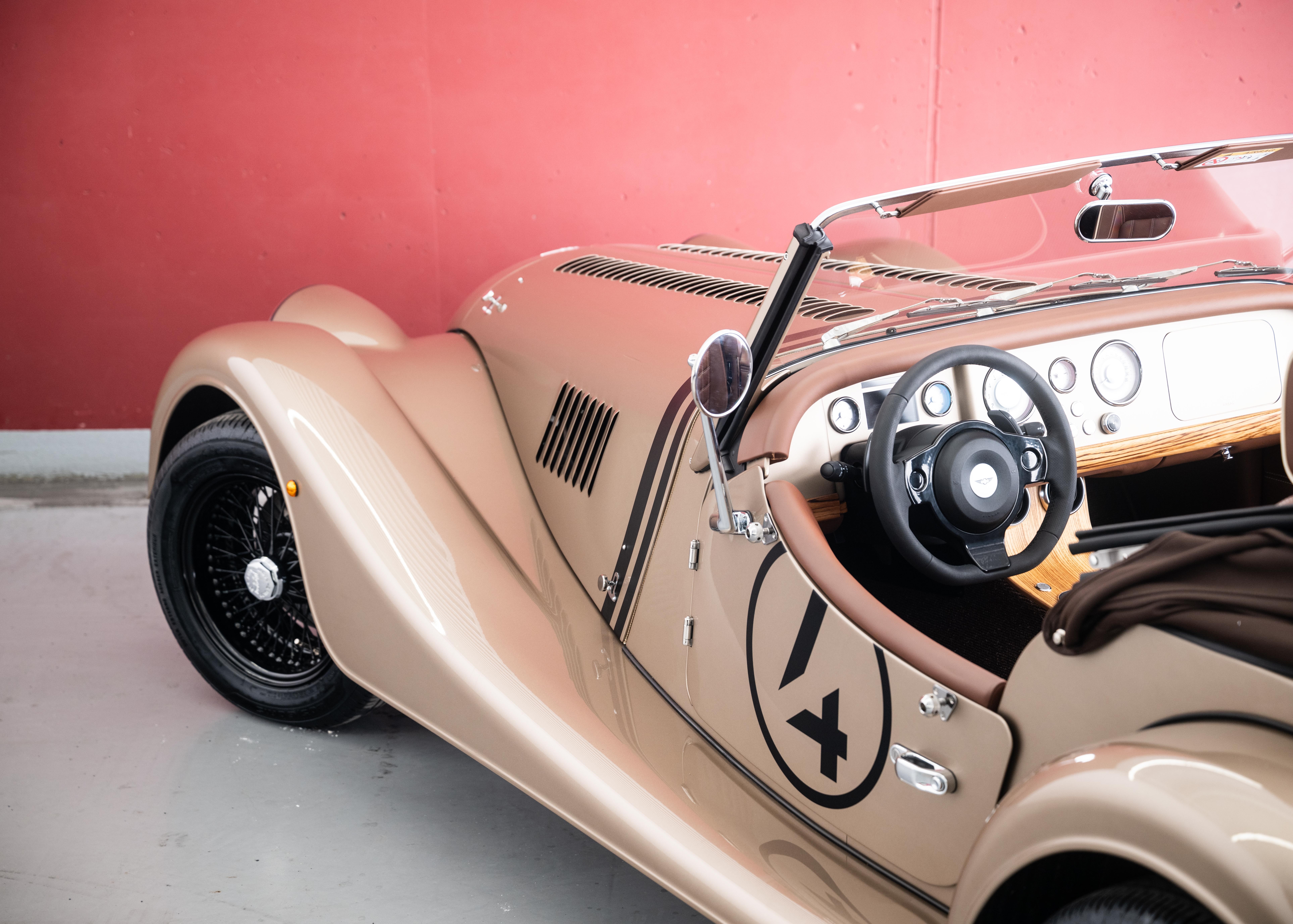 Image MORGAN PLUS-FOUR Plus Four 75th Anniversary (New Swiss car, World Limited Edition 1 of 75, Aston Martin Selenite Bronze metallic paint)