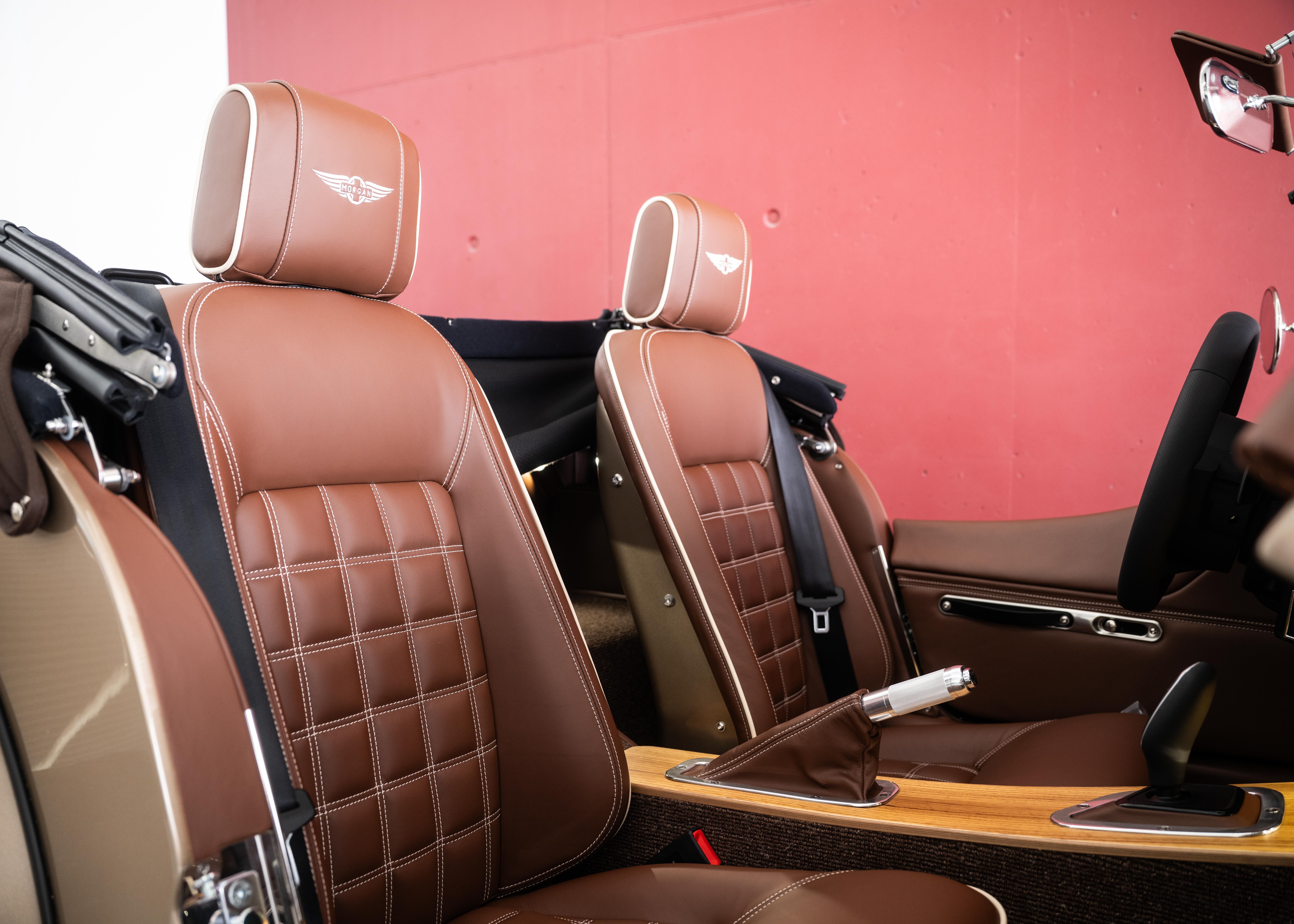 Image MORGAN PLUS-FOUR Plus Four 75th Anniversary (New Swiss car, World Limited Edition 1 of 75, Aston Martin Selenite Bronze metallic paint)