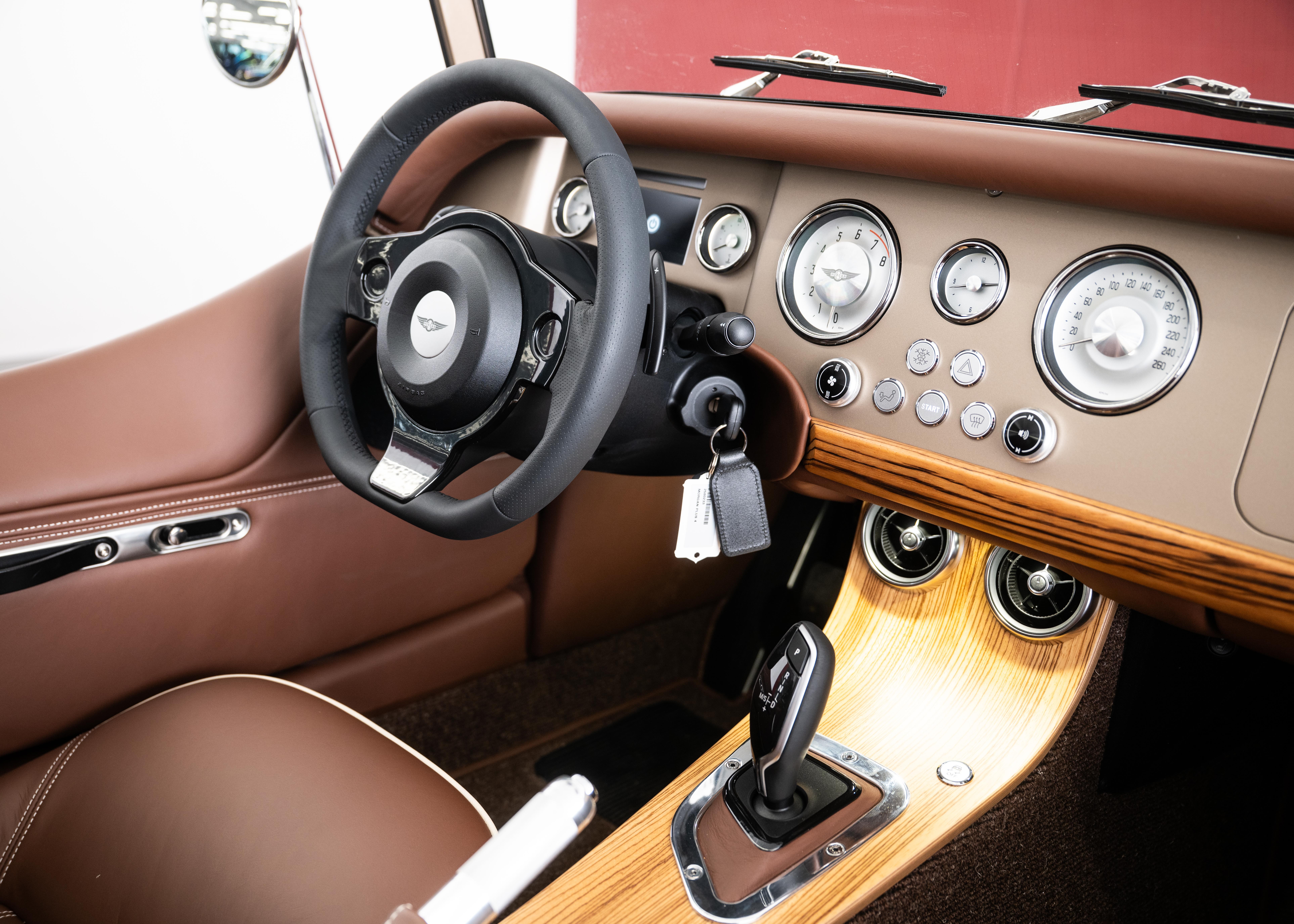 Image MORGAN PLUS-FOUR Plus Four 75th Anniversary (New Swiss car, World Limited Edition 1 of 75, Aston Martin Selenite Bronze metallic paint)