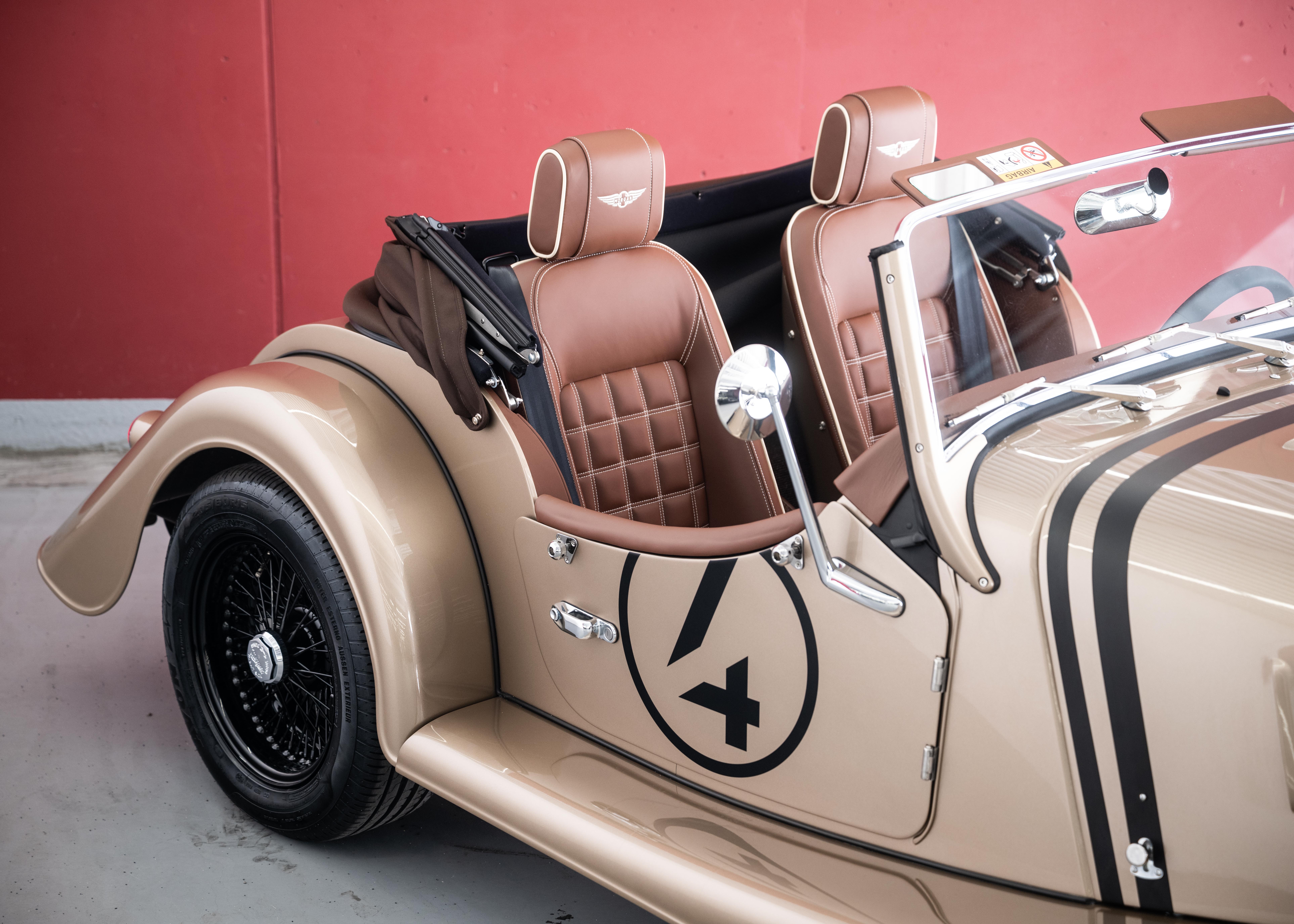 Image MORGAN PLUS-FOUR Plus Four 75th Anniversary (New Swiss car, World Limited Edition 1 of 75, Aston Martin Selenite Bronze metallic paint)