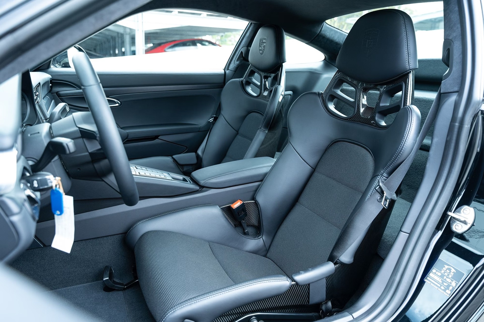 PORSCHE 911 GT3 Touring-image-3