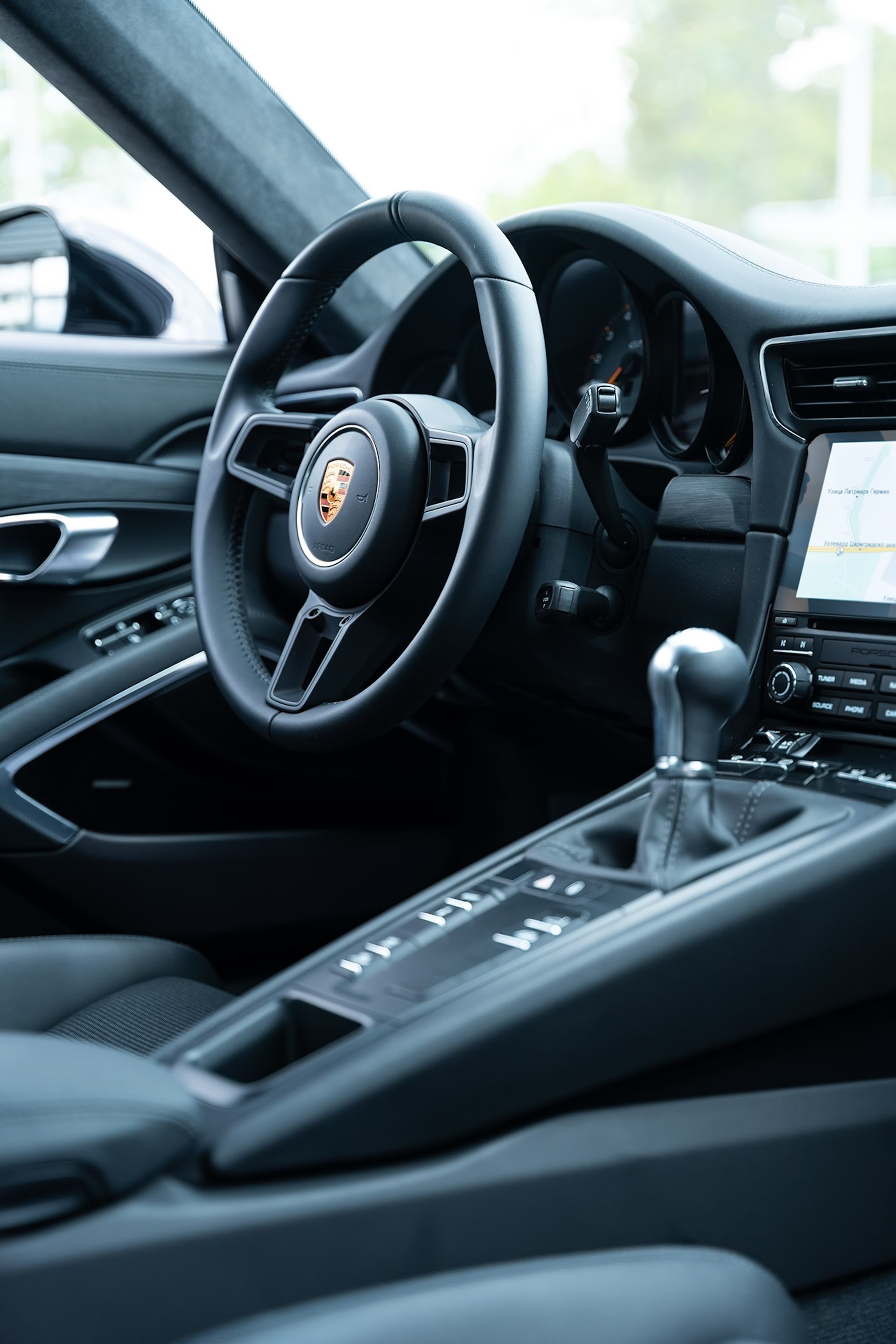 PORSCHE 911 GT3 Touring-image-5