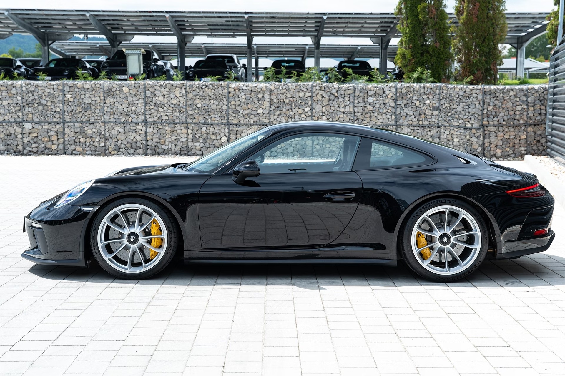 PORSCHE 911 GT3 Touring-image-2