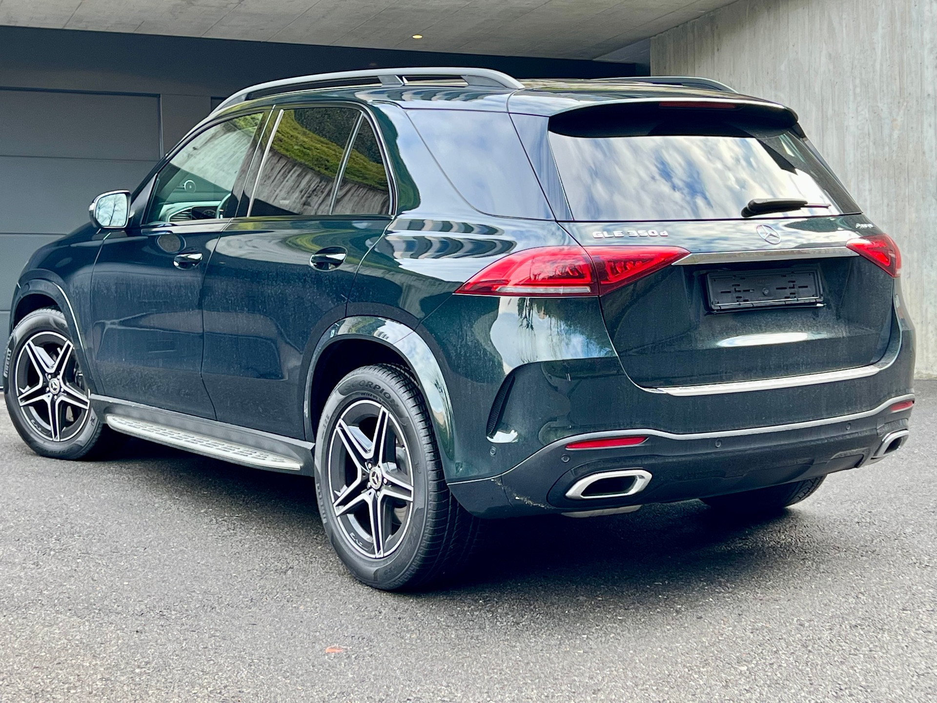 MERCEDES-BENZ GLE 350 d 4Matic AMG Line 9G-Tronic-image-3