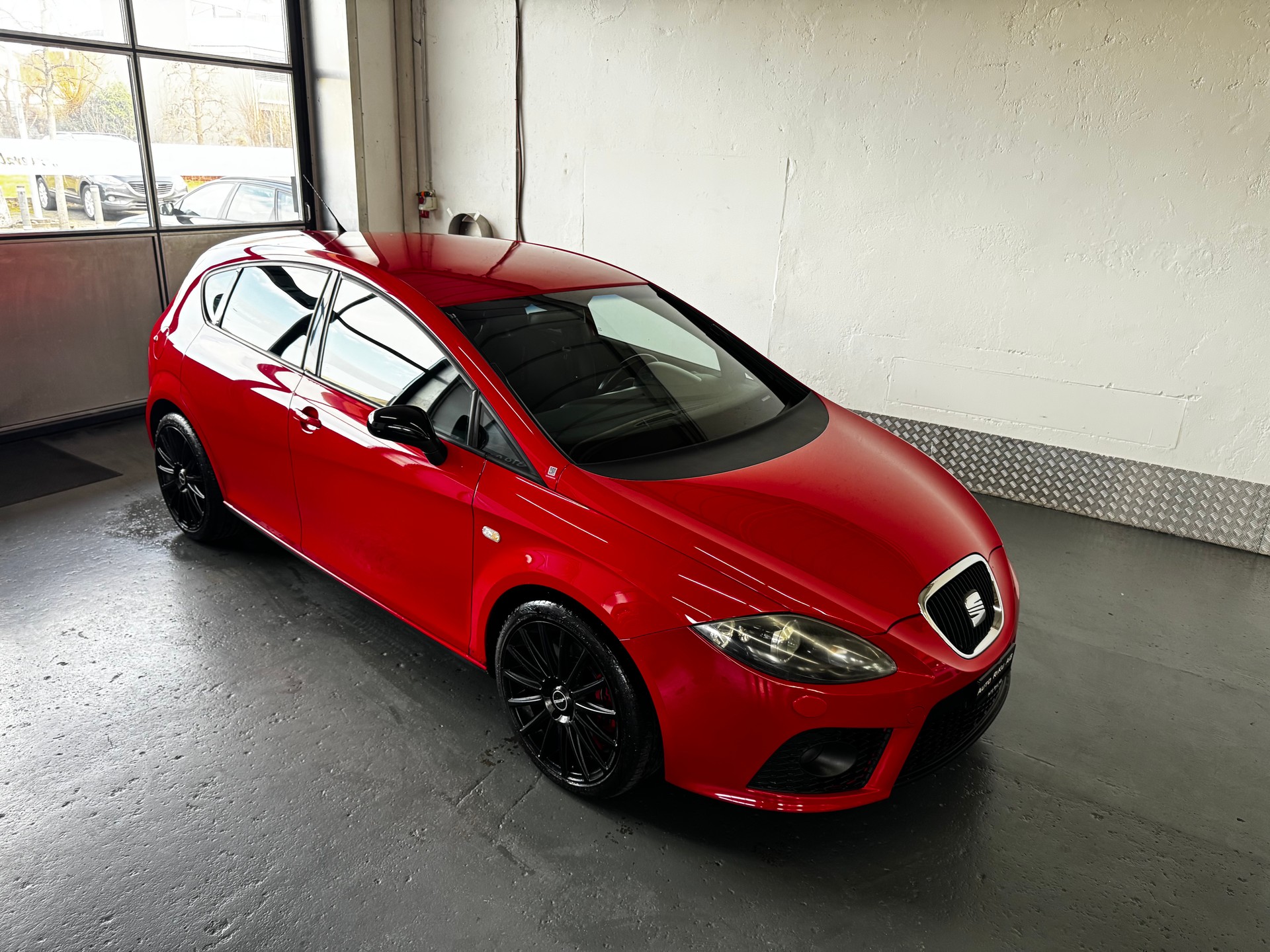 SEAT Leon 2.0 TSI Cupra-image-0