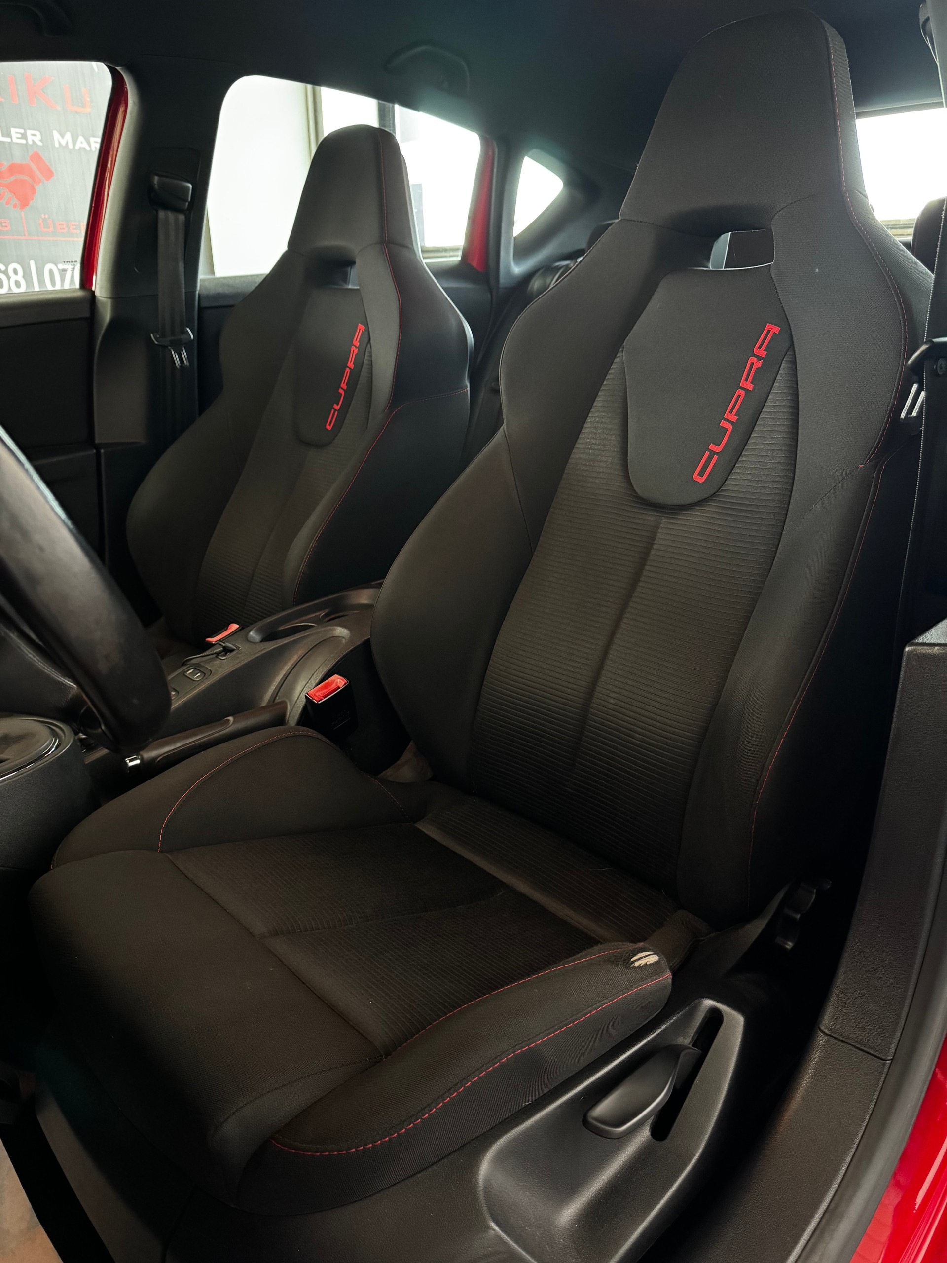SEAT Leon 2.0 TSI Cupra-image-13