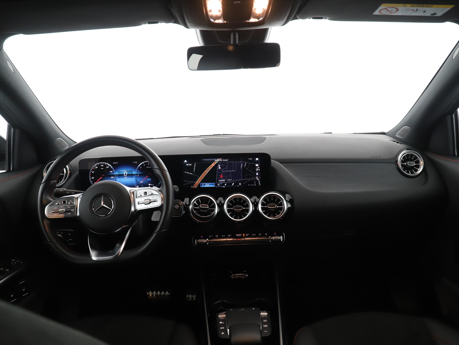 MERCEDES-BENZ GLA 250e AMG Line 8G-DCT-image-11