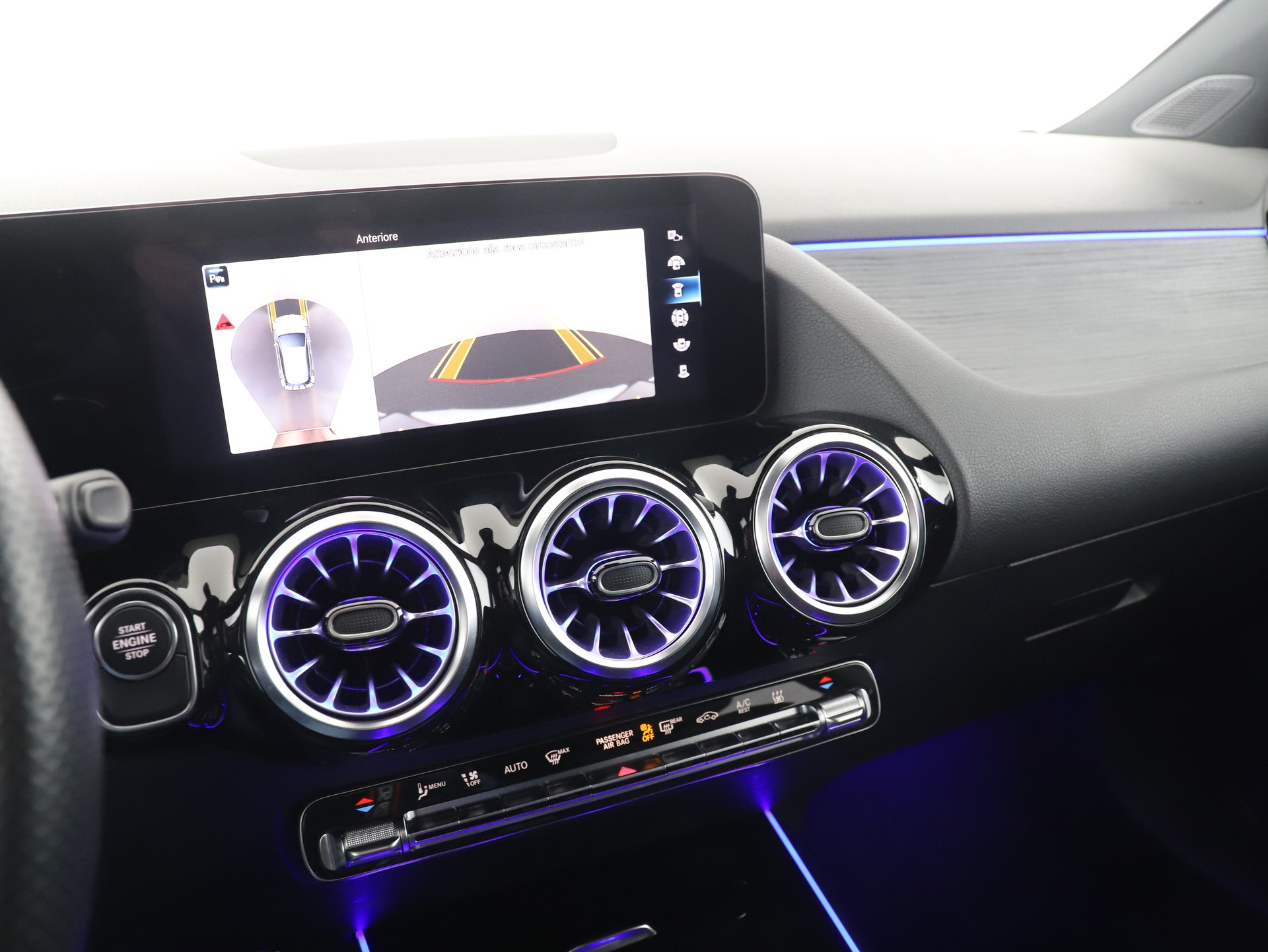 MERCEDES-BENZ GLA 250e AMG Line 8G-DCT-image-15