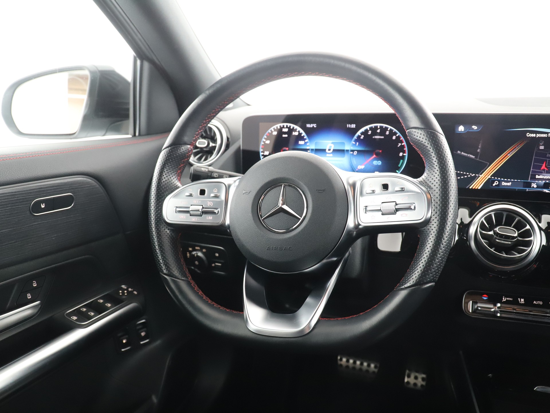 MERCEDES-BENZ GLA 250e AMG Line 8G-DCT-image-12