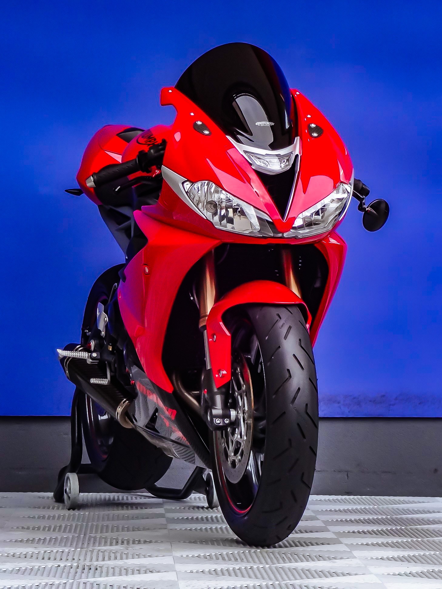 TRIUMPH Daytona 675 ABS (25kW)-showroom-element-2