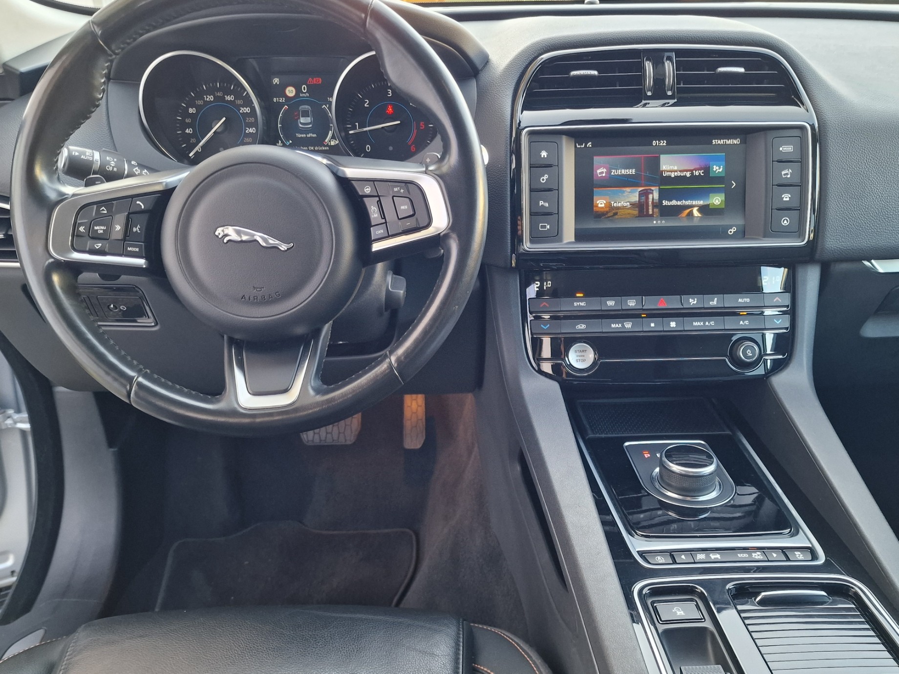 JAGUAR F-Pace 2.0d Portfolio AWD Automatik-image-7