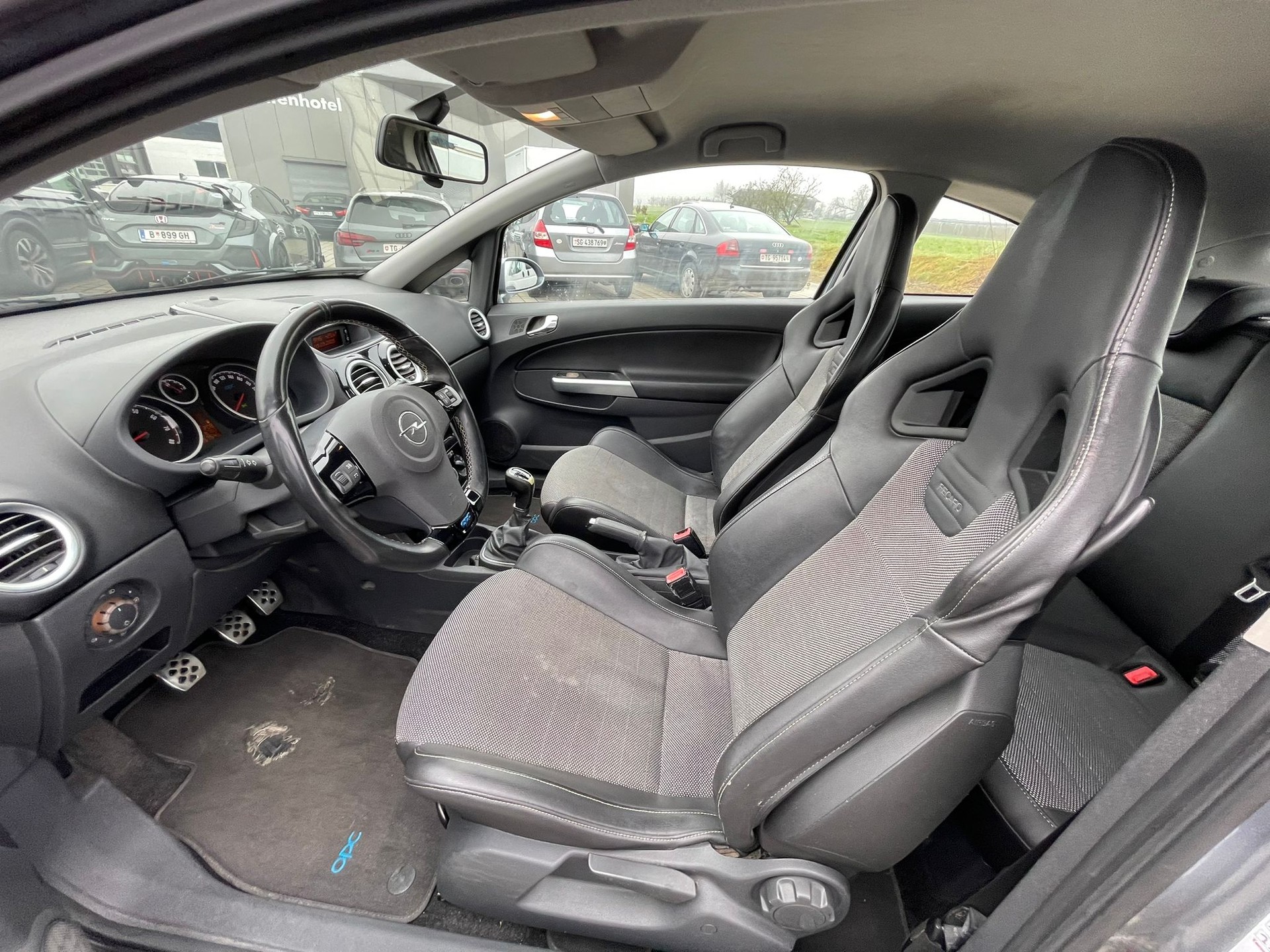 OPEL Corsa 1.6 Turbo OPC-image-12
