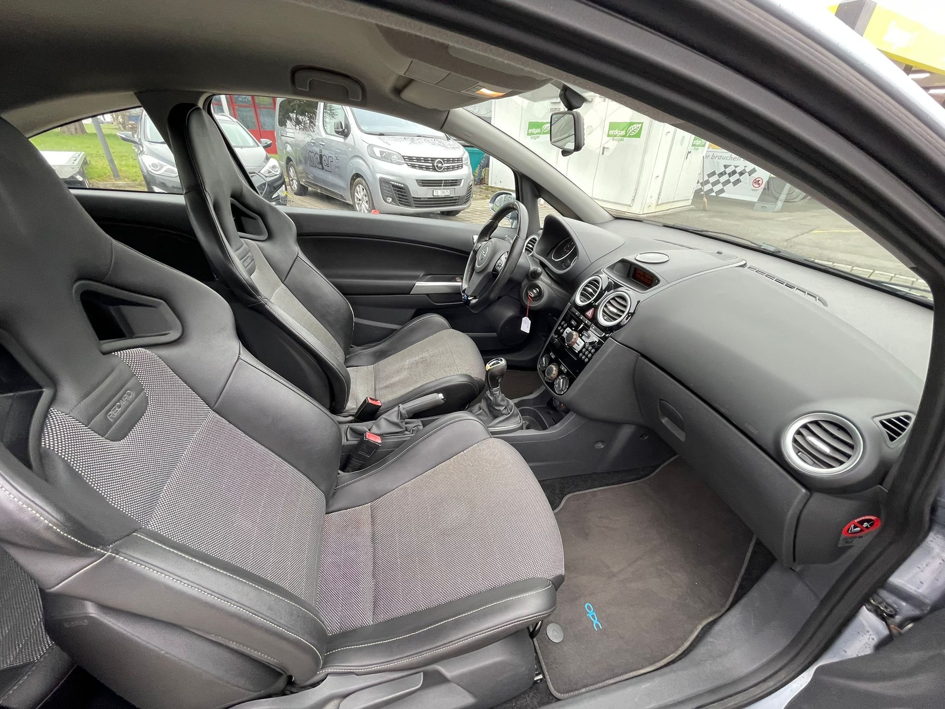 OPEL Corsa 1.6 Turbo OPC-image-8