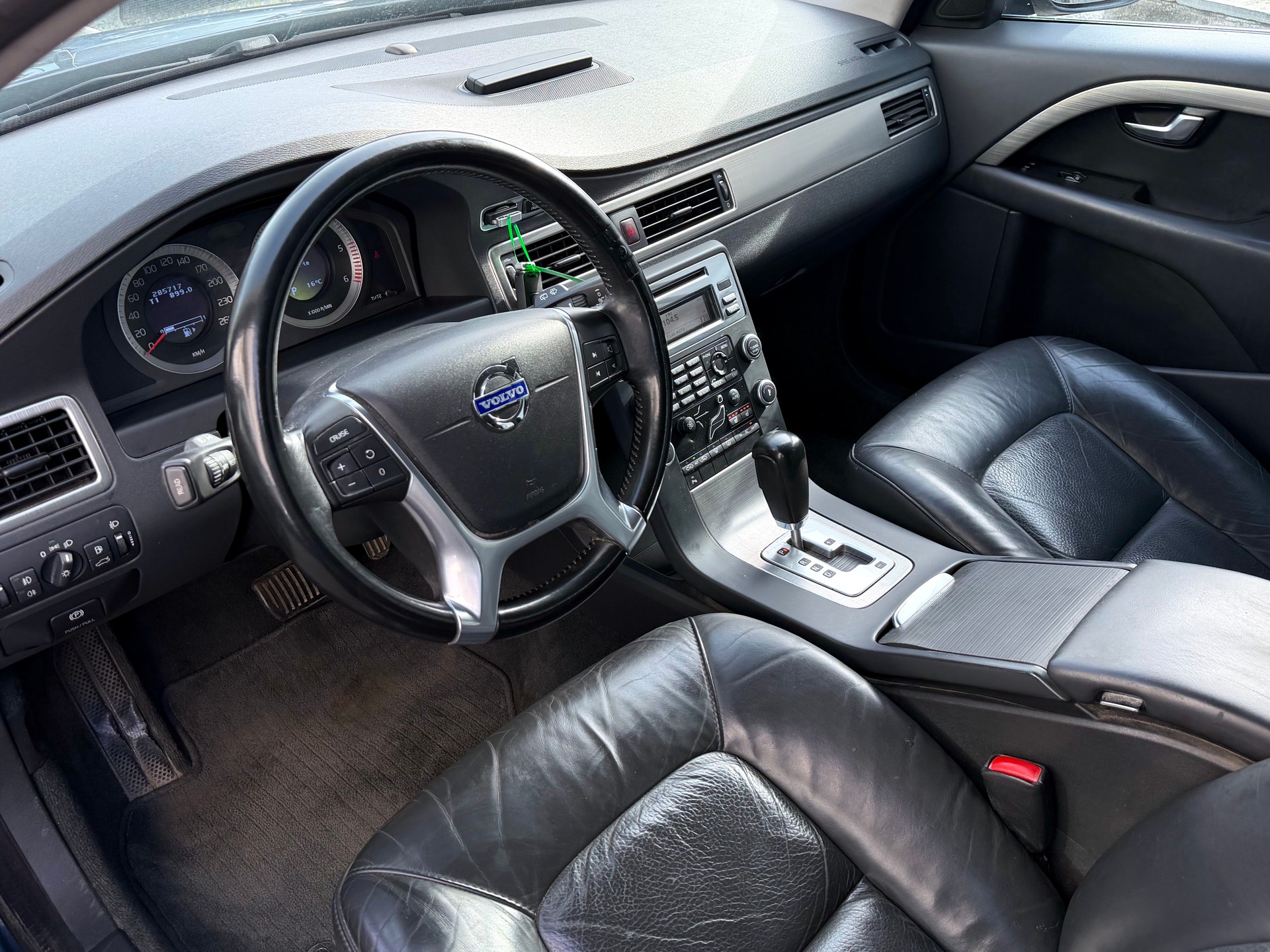 VOLVO V70 D5 AWD Summum Geartronic-image-8