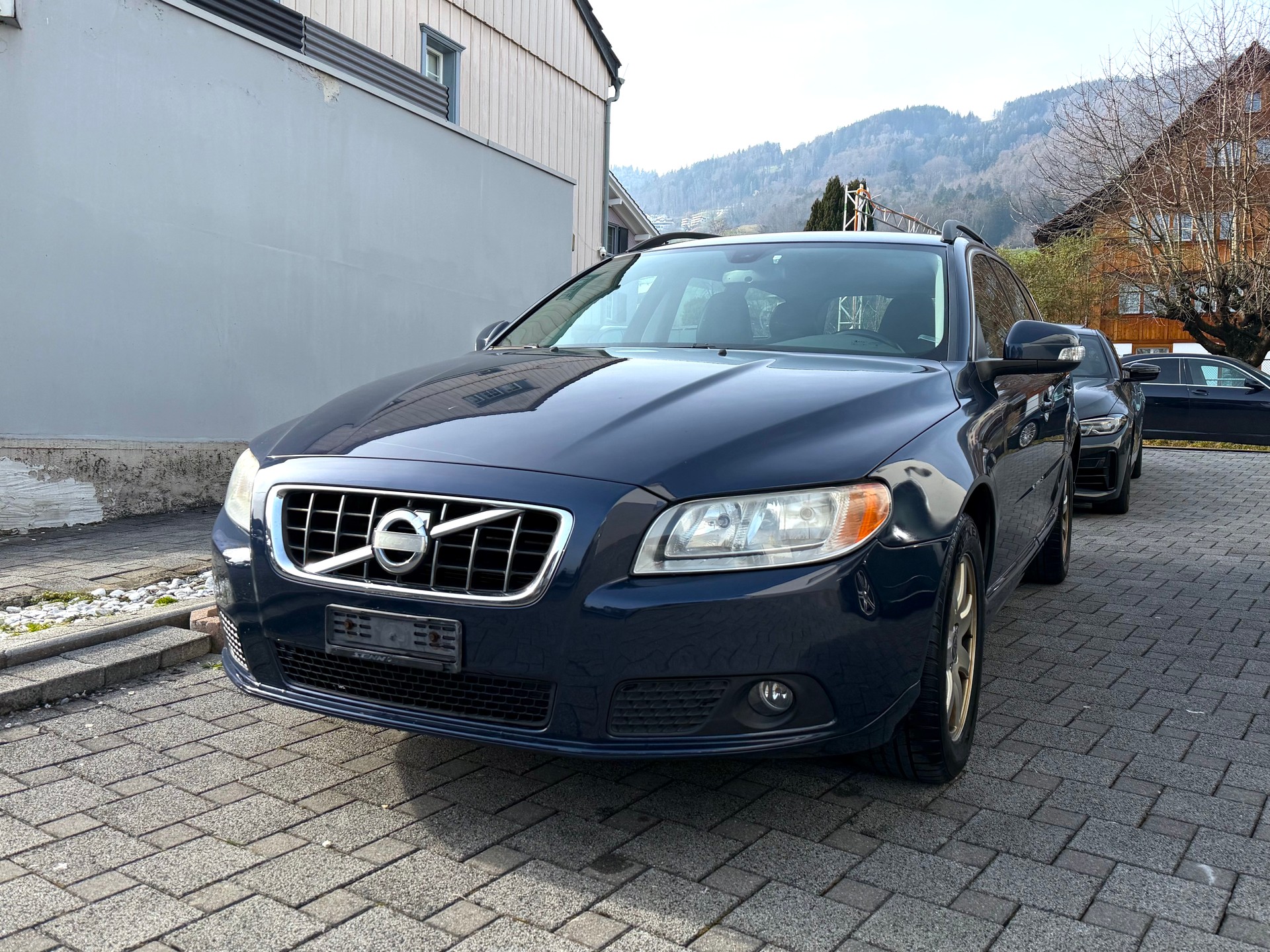 VOLVO V70 D5 AWD Summum Geartronic-image-1