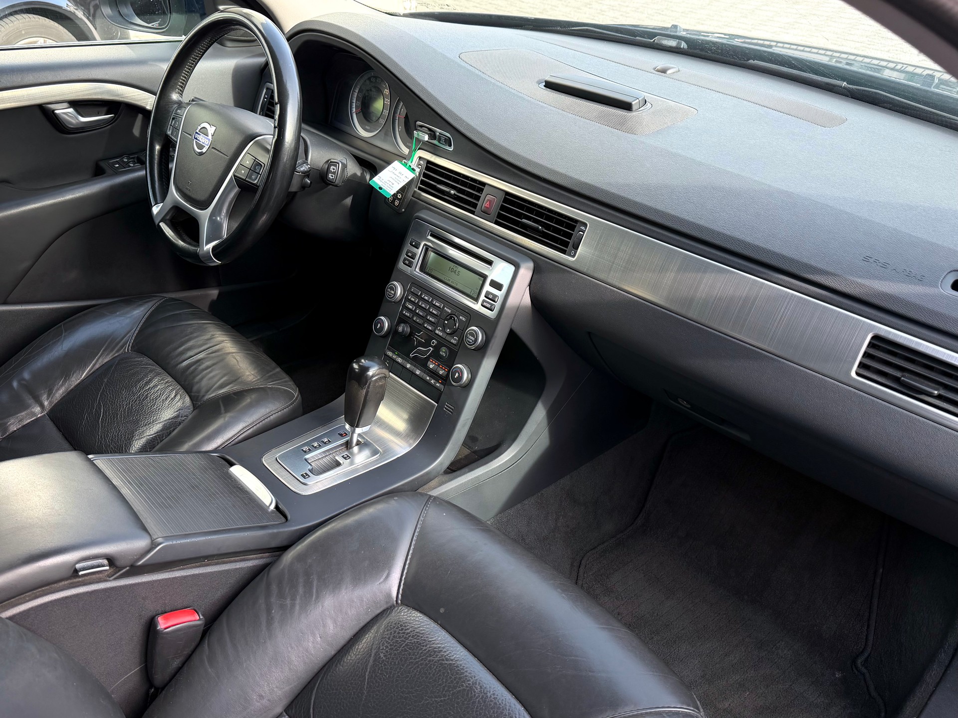 VOLVO V70 D5 AWD Summum Geartronic-image-11
