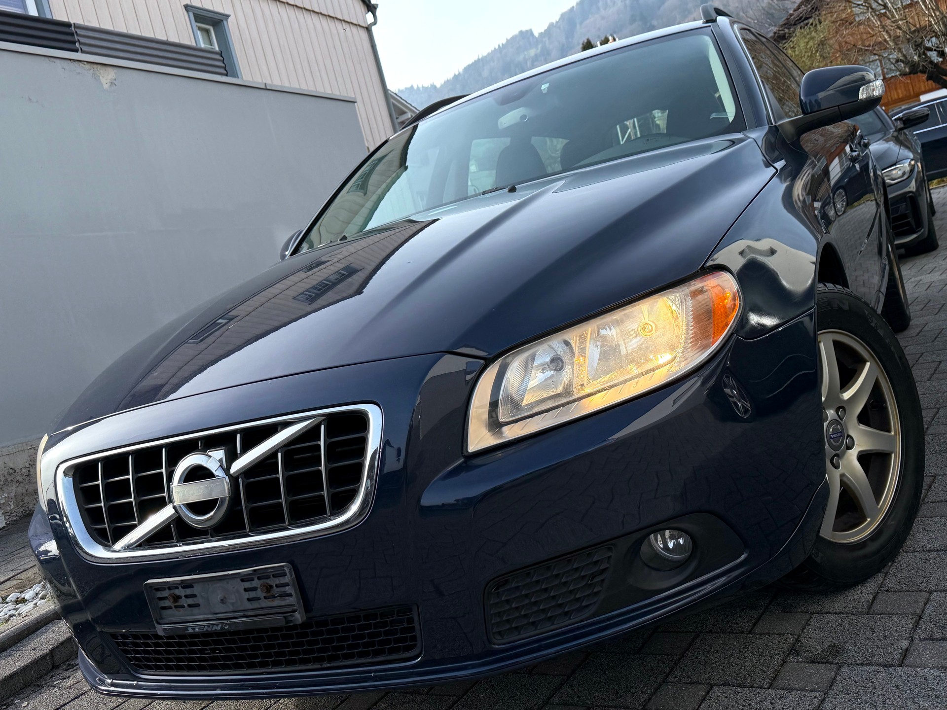 VOLVO V70 D5 AWD Summum Geartronic-image-2