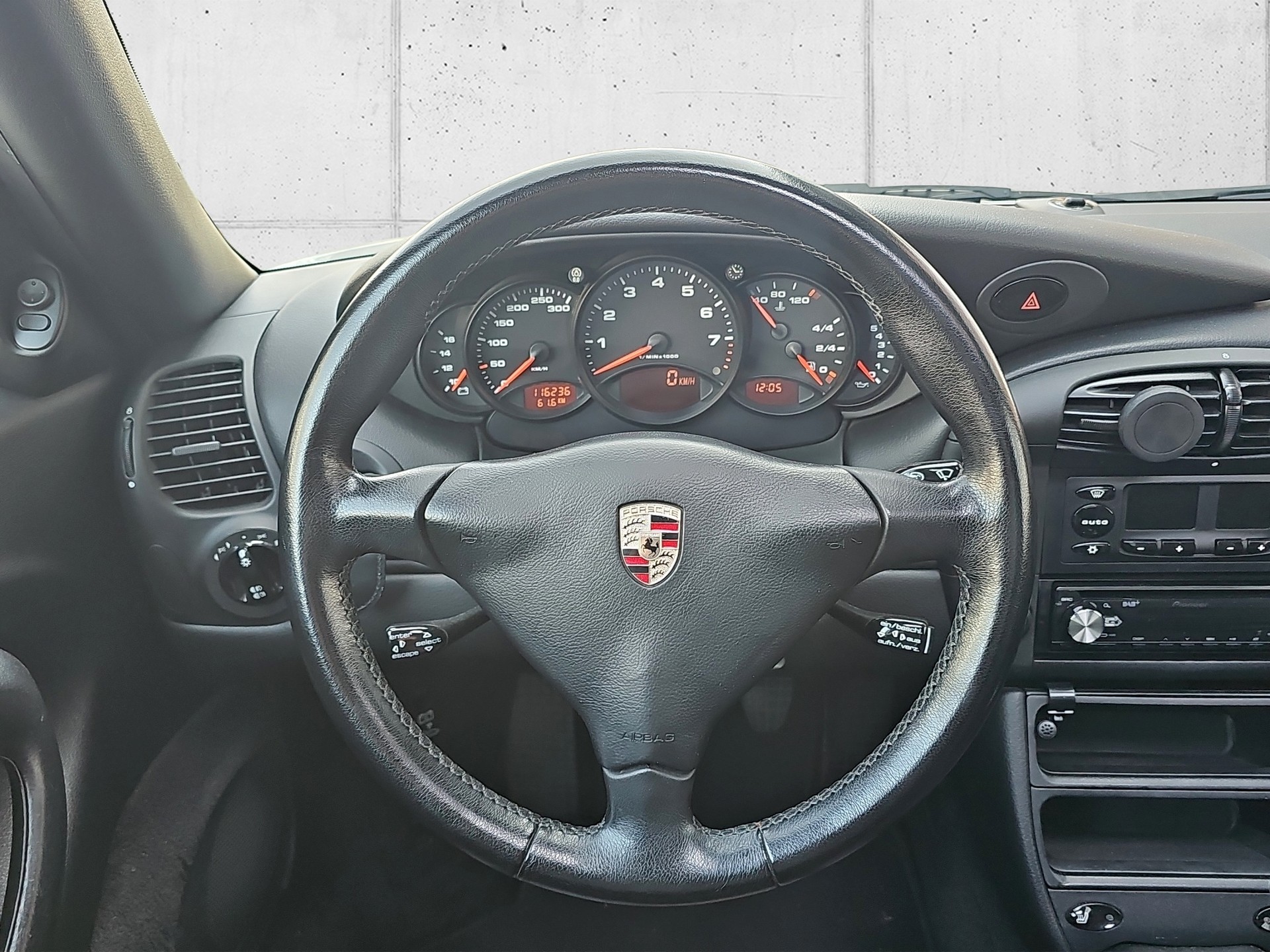 PORSCHE 911 Carrera-image-16