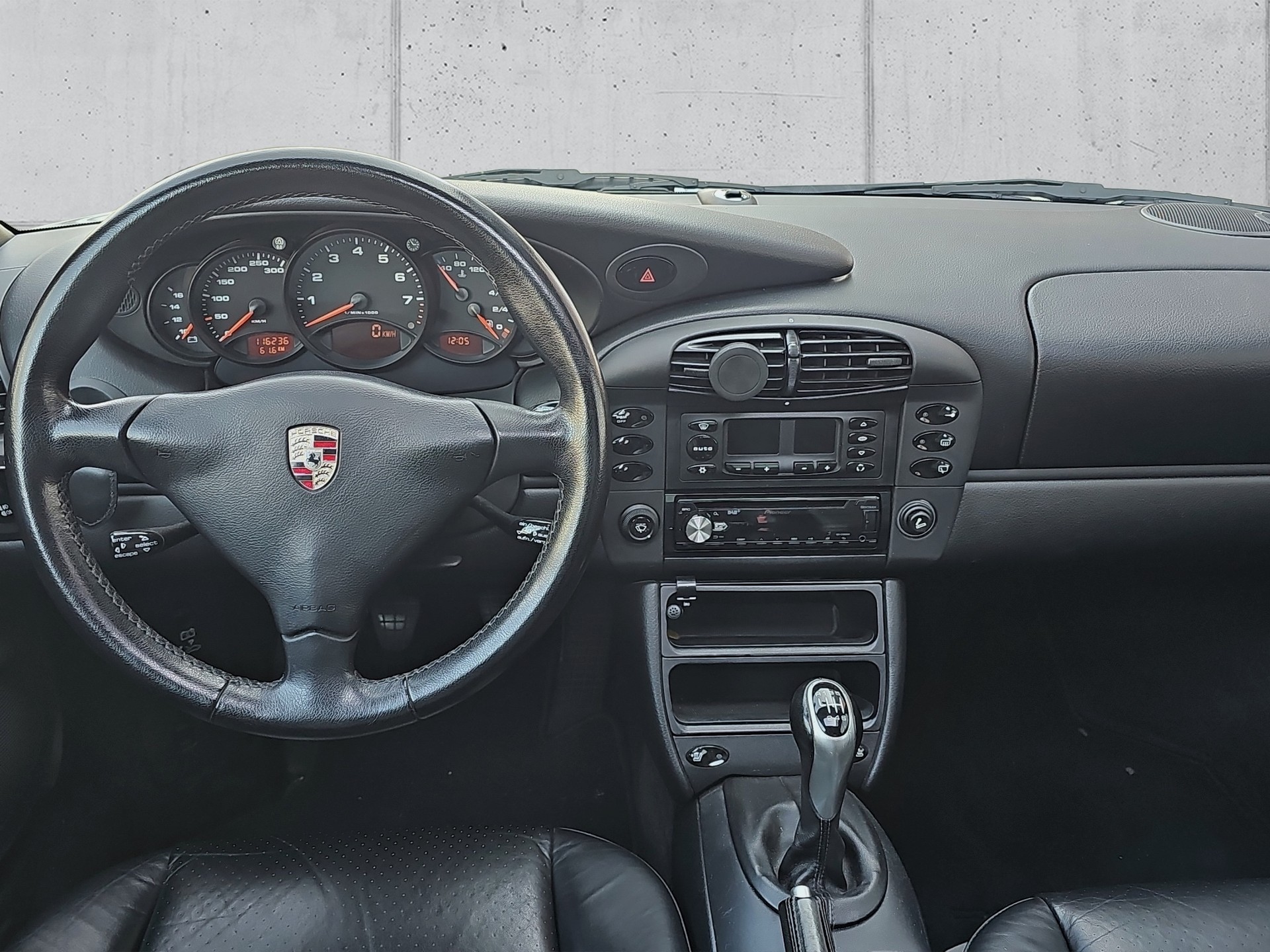 PORSCHE 911 Carrera-image-15