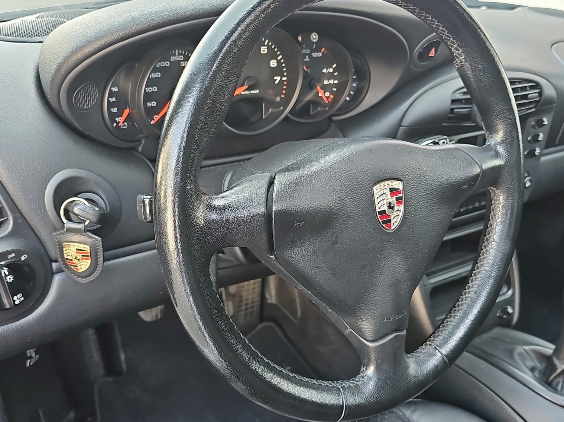 PORSCHE 911 Carrera-image-12
