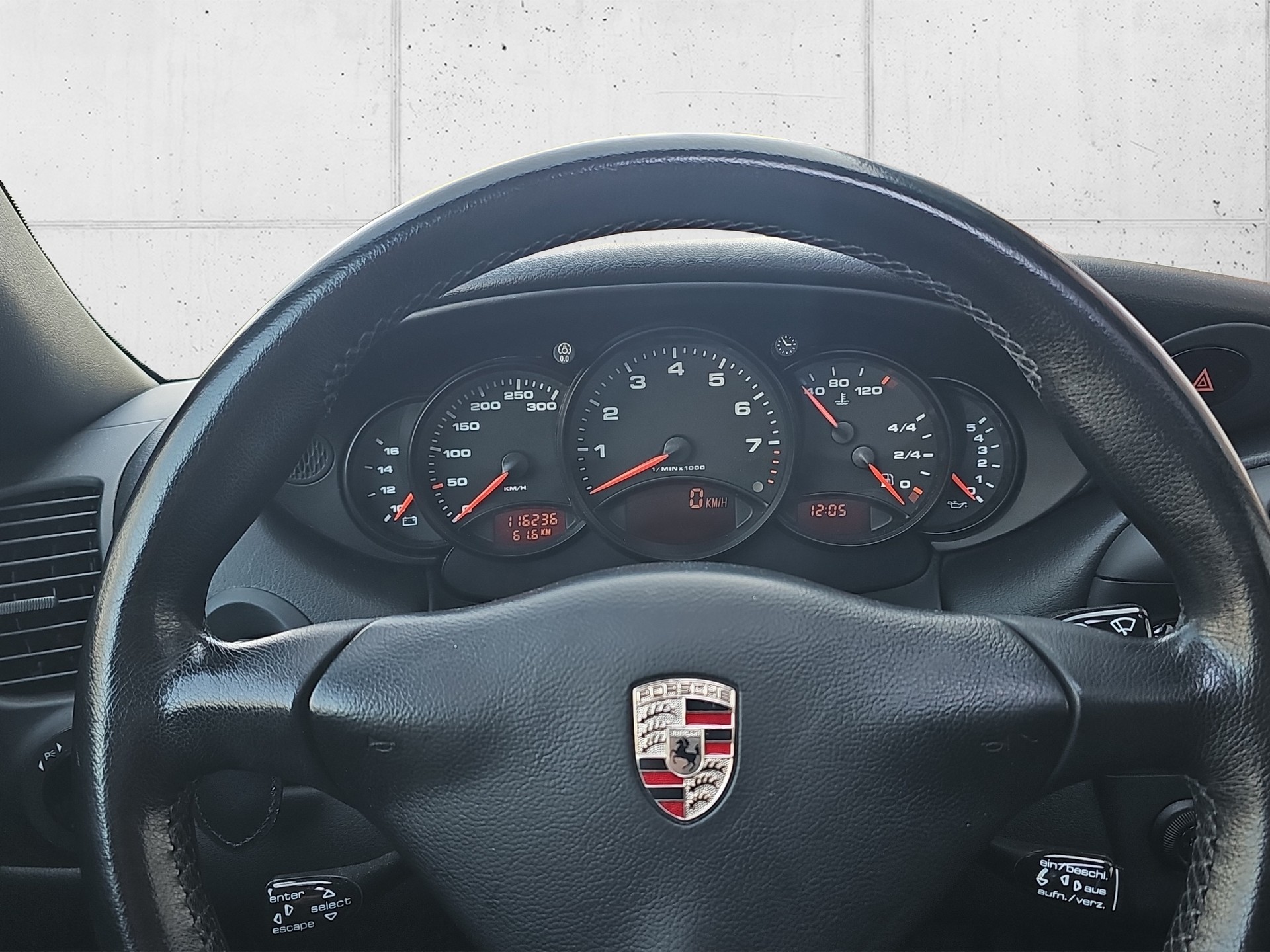 PORSCHE 911 Carrera-image-17
