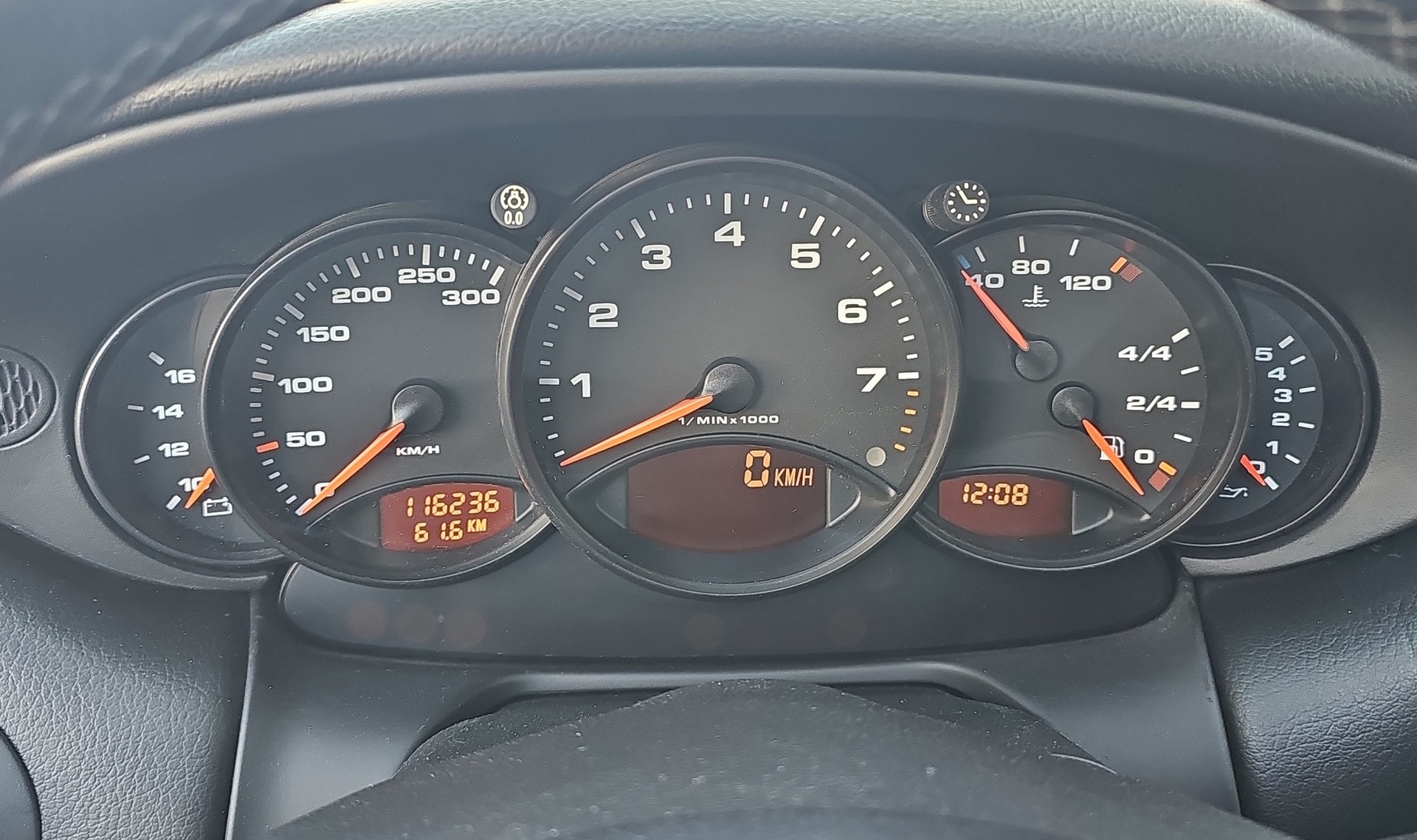 PORSCHE 911 Carrera-image-18