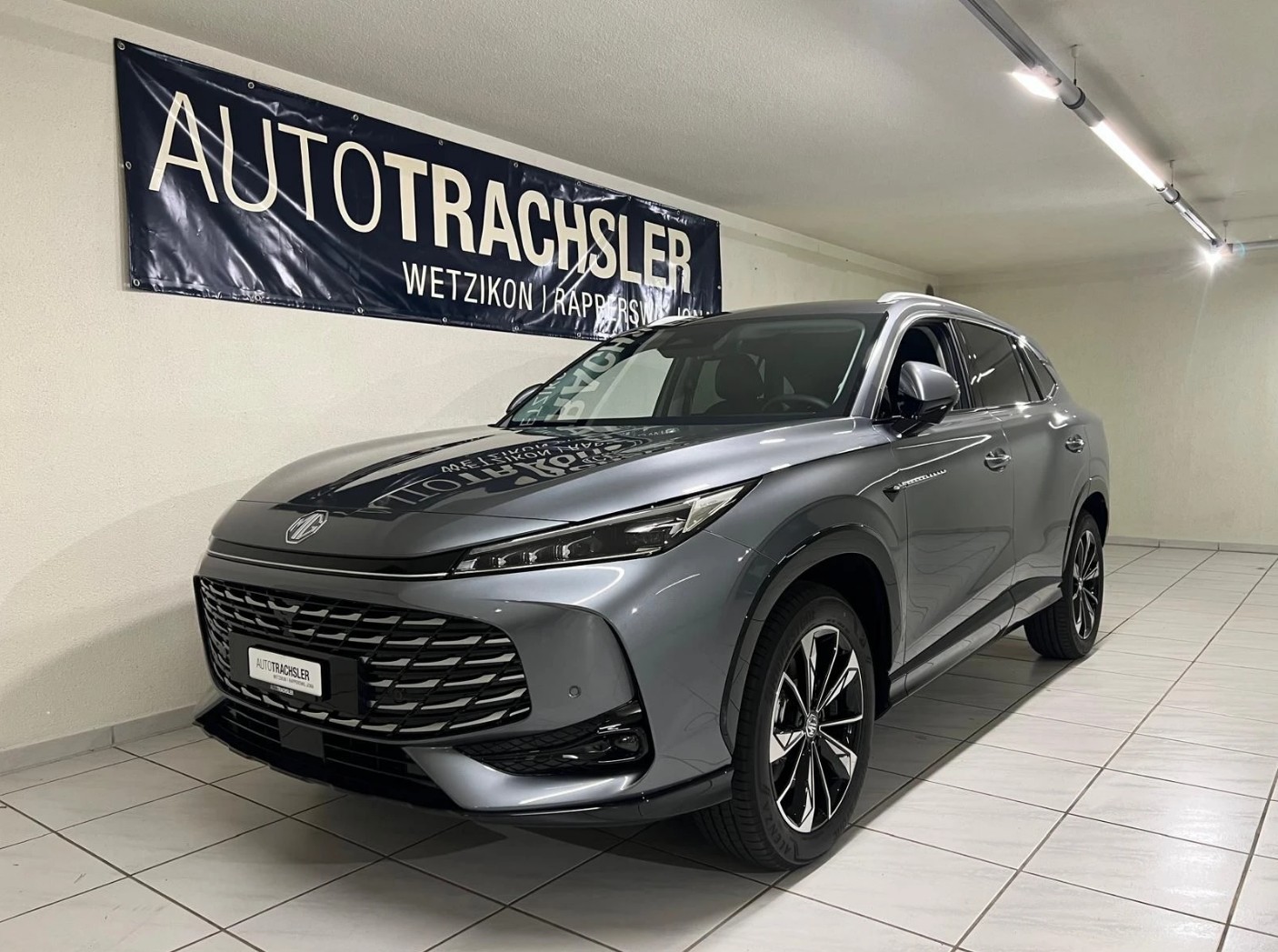 MG HS 1.5 T HEV Luxury-image-1