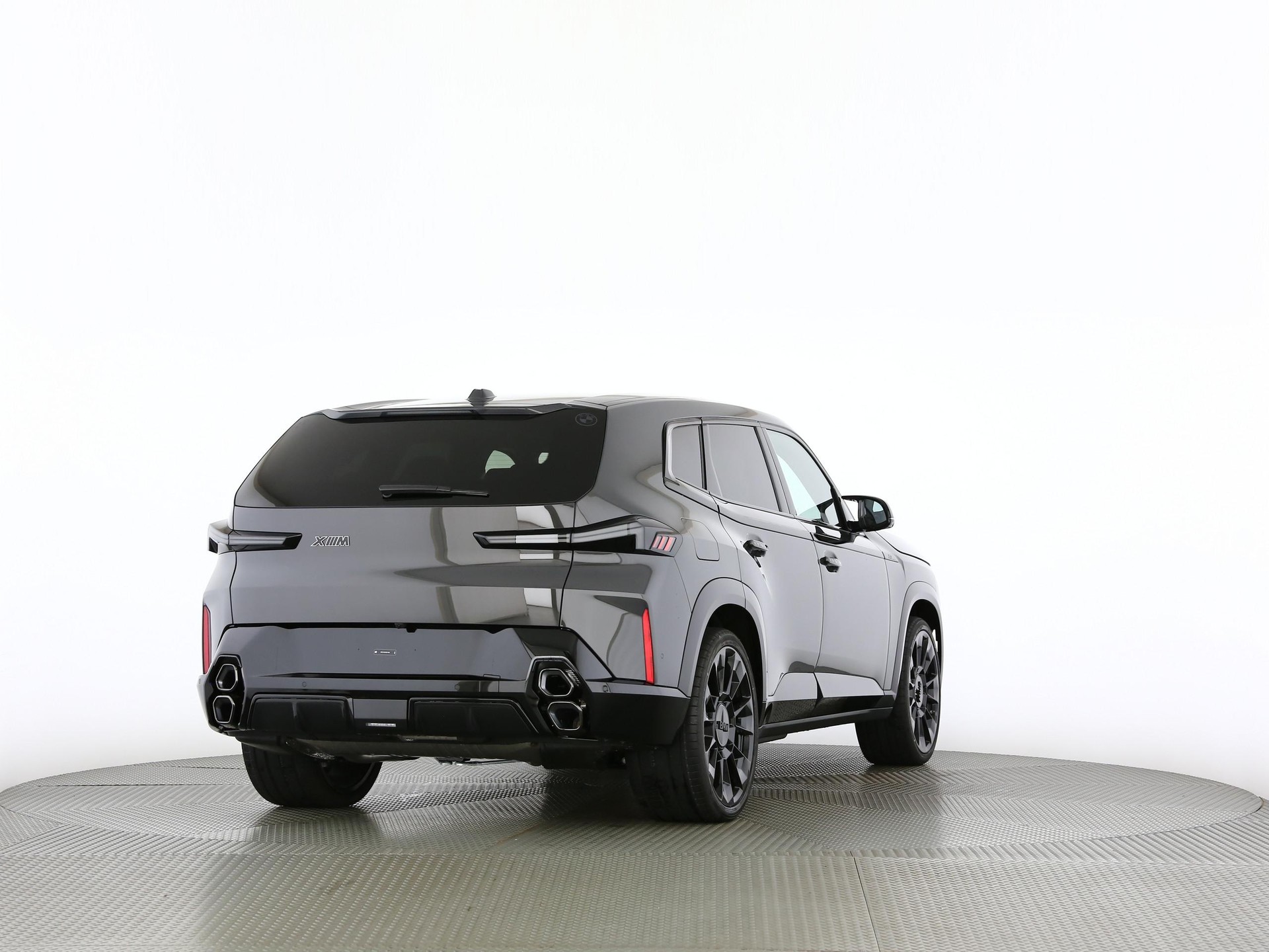 BMW XM 50e Plug-in Hybrid-image-18