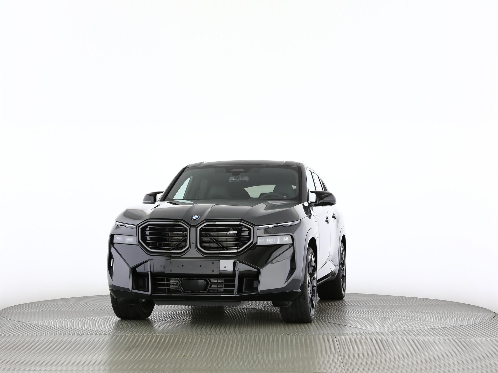BMW XM 50e Plug-in Hybrid-image-6