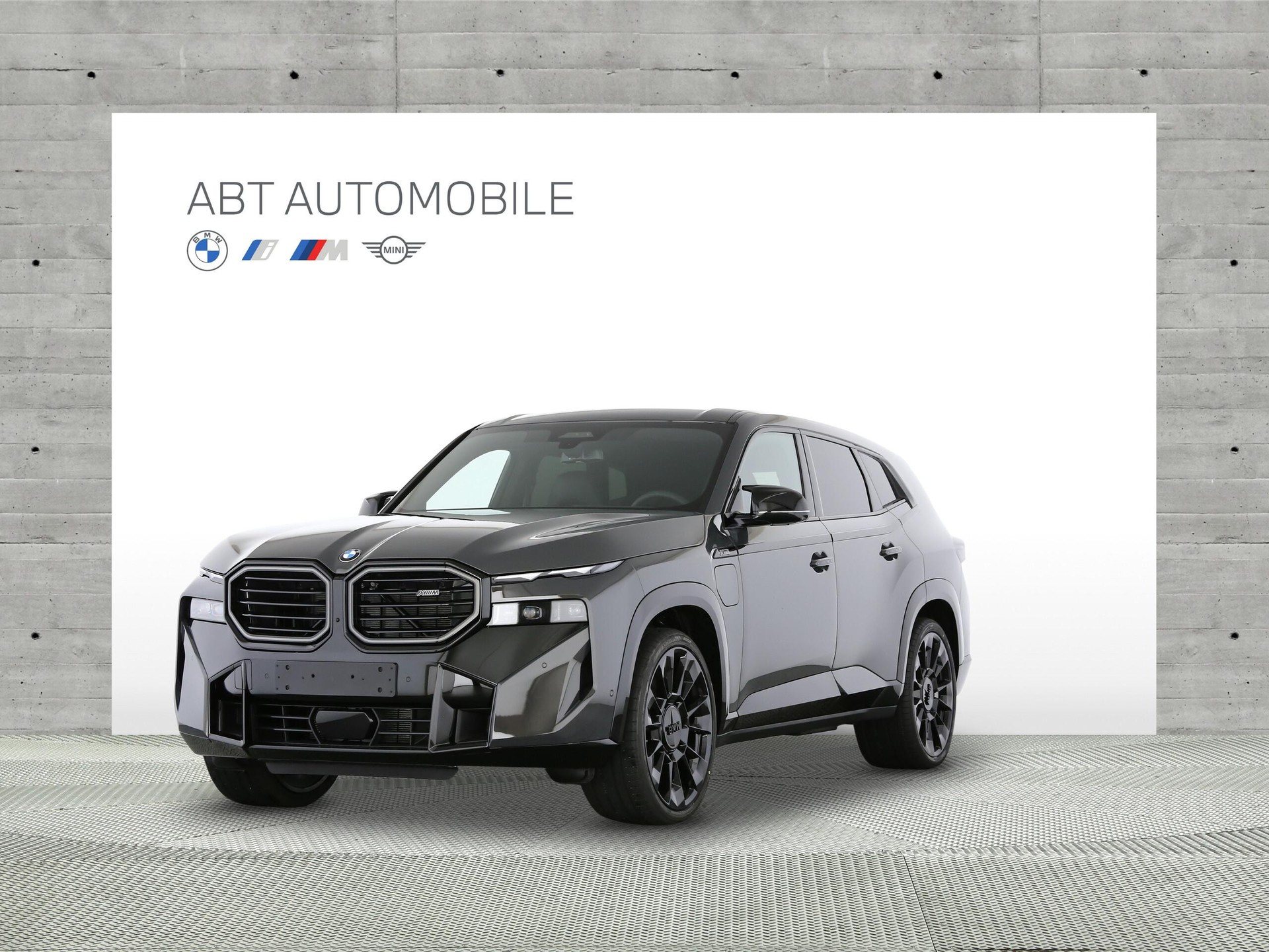 BMW XM 50e Plug-in Hybrid-image-0