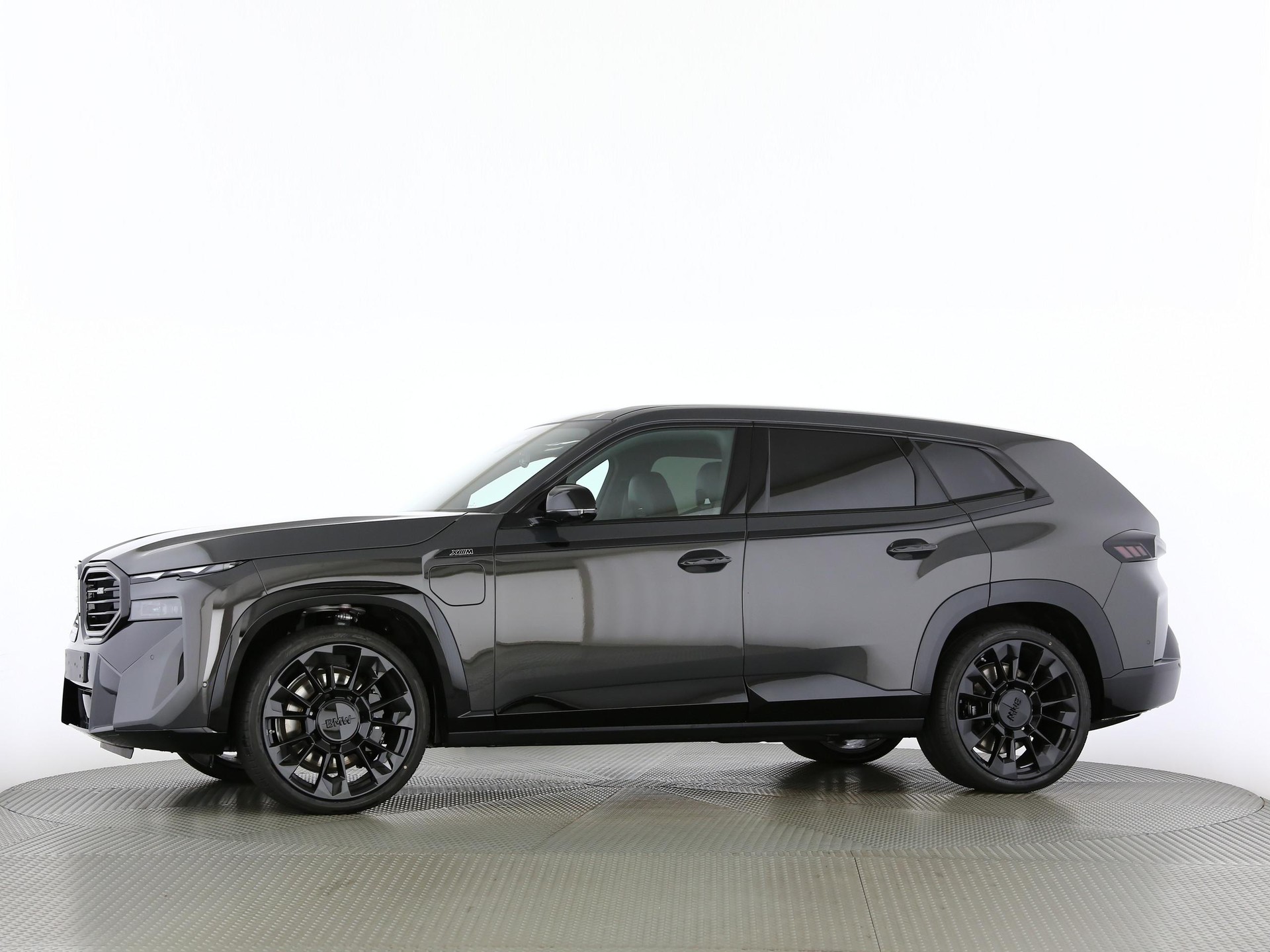 BMW XM 50e Plug-in Hybrid-image-10