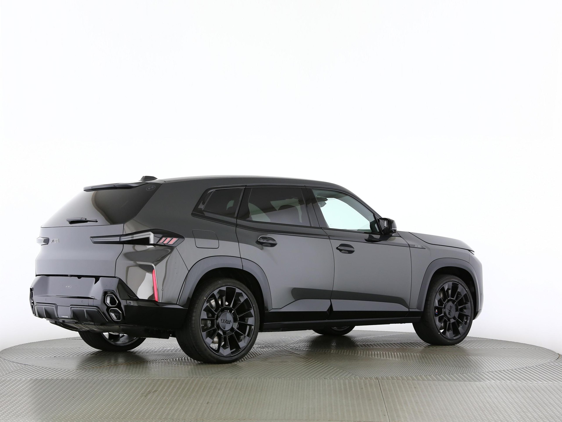 BMW XM 50e Plug-in Hybrid-image-20