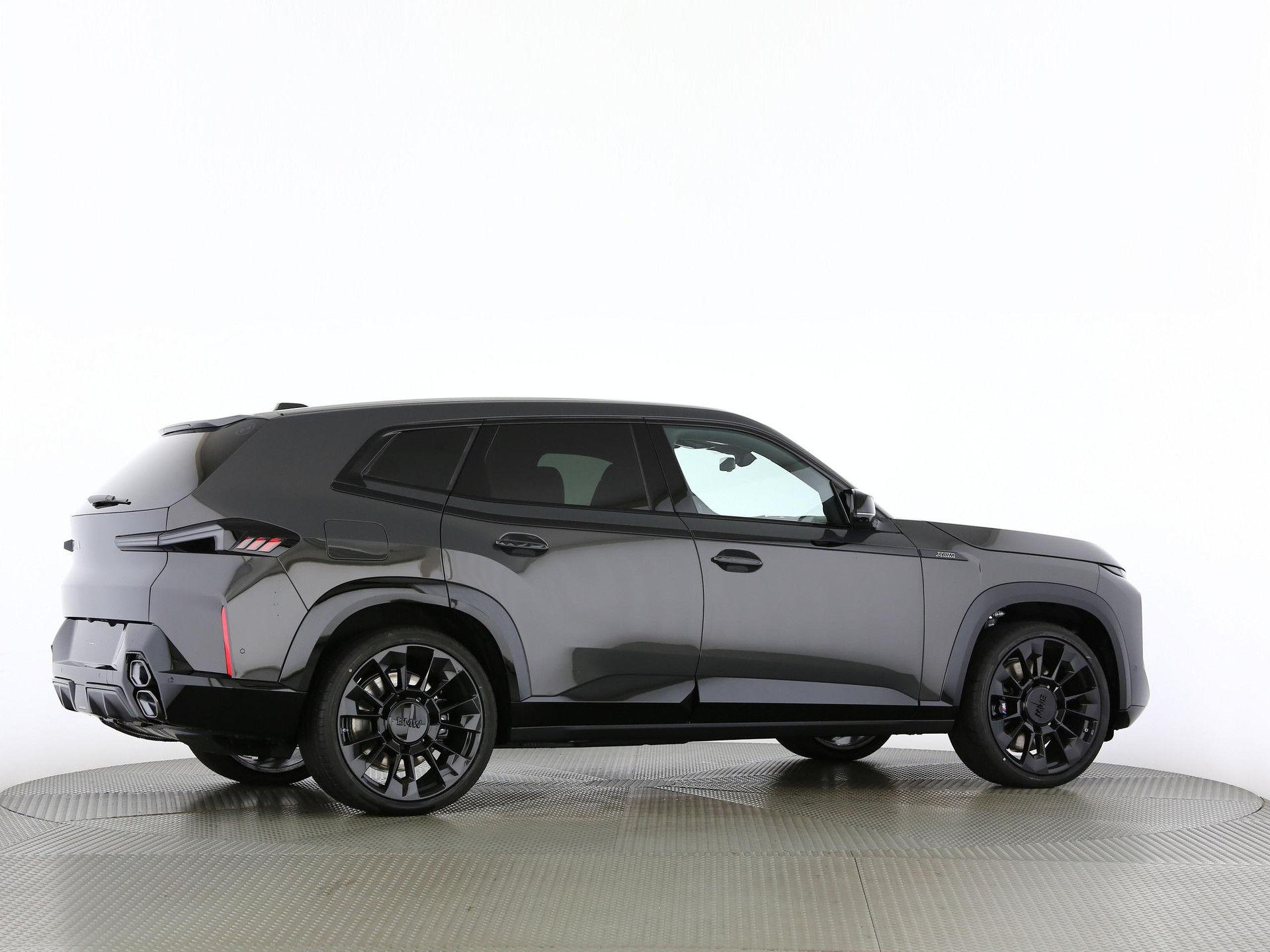 BMW XM 50e Plug-in Hybrid-image-21