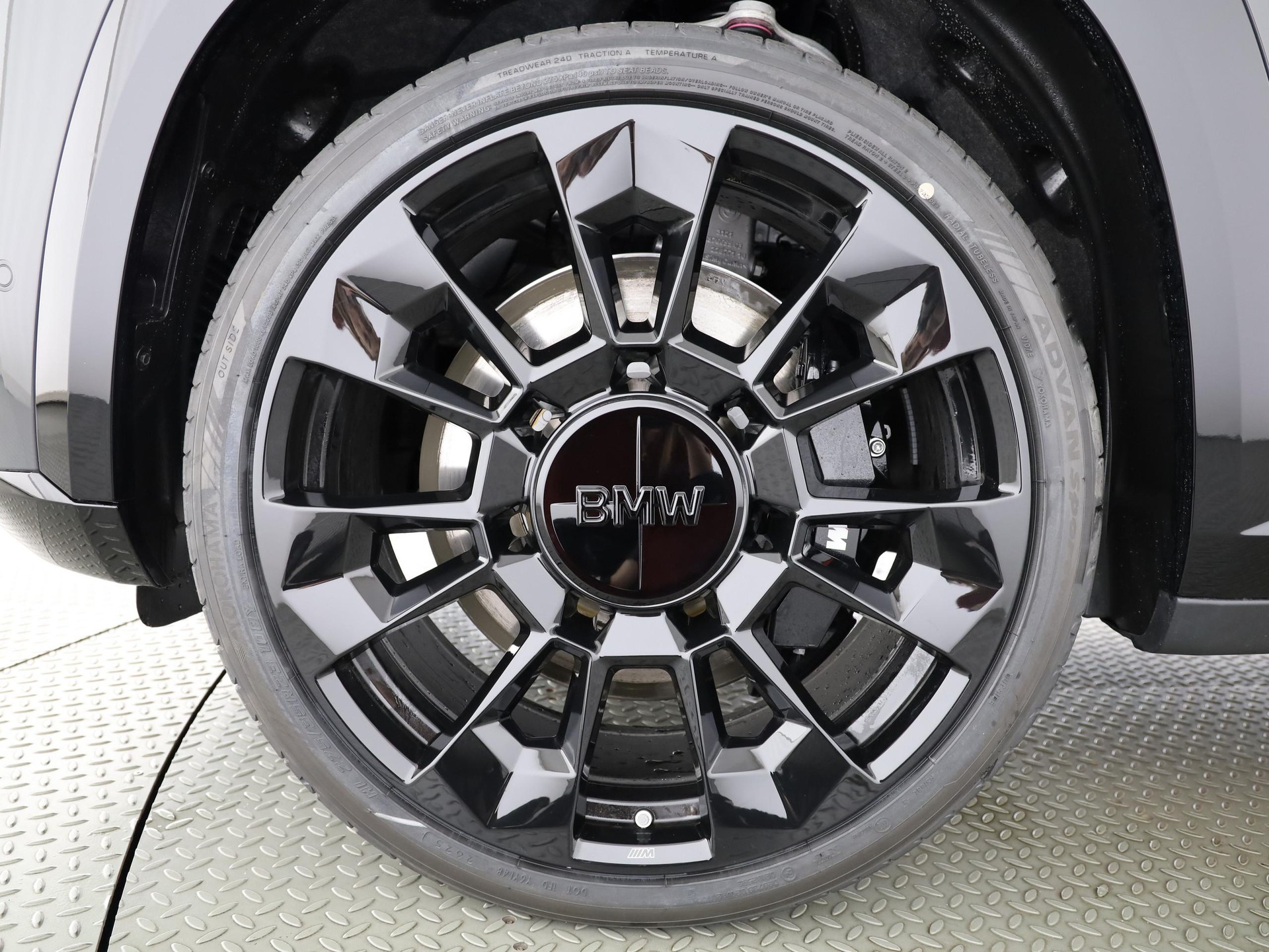 BMW XM 50e Plug-in Hybrid-image-3