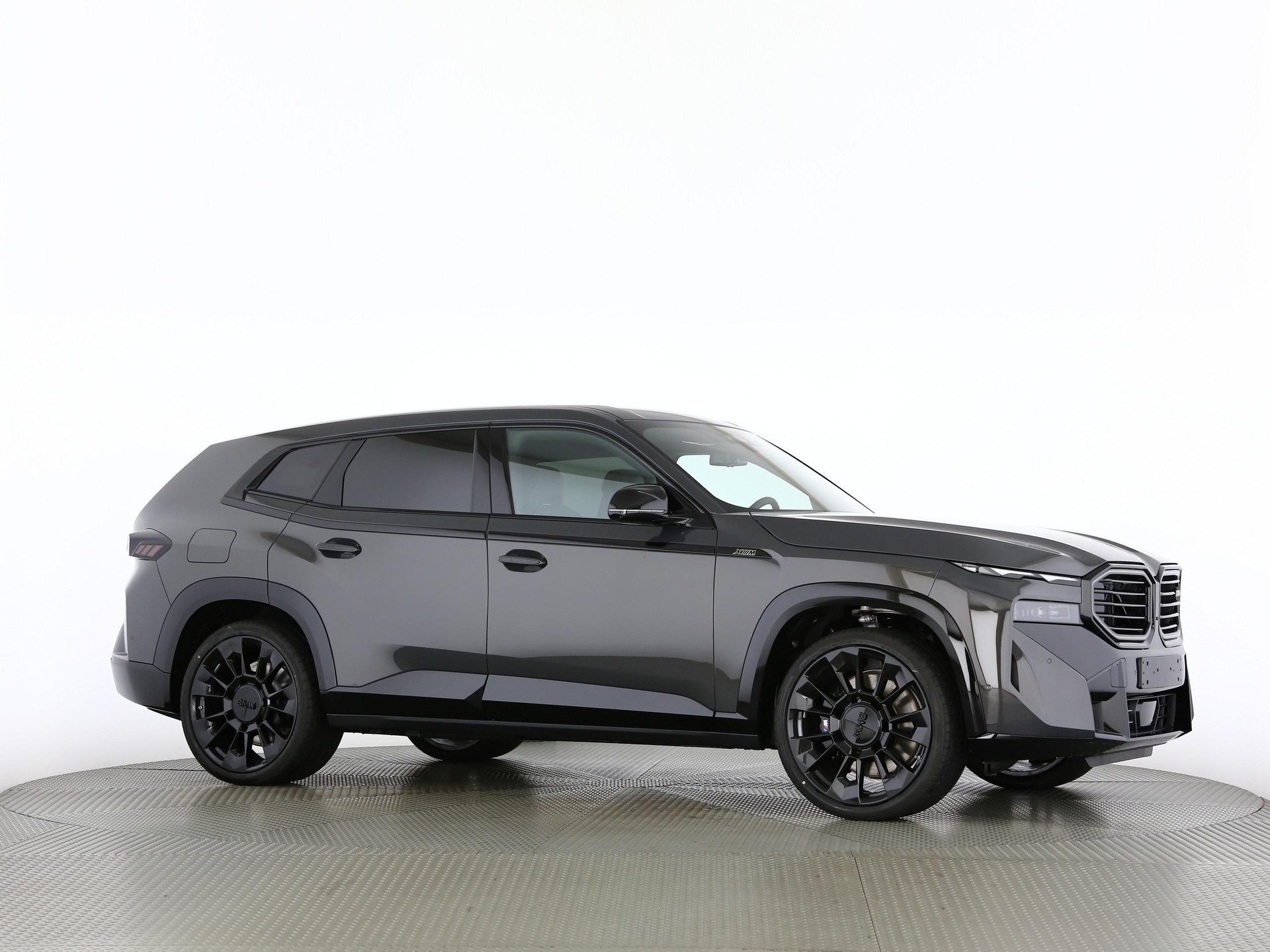 BMW XM 50e Plug-in Hybrid-image-25